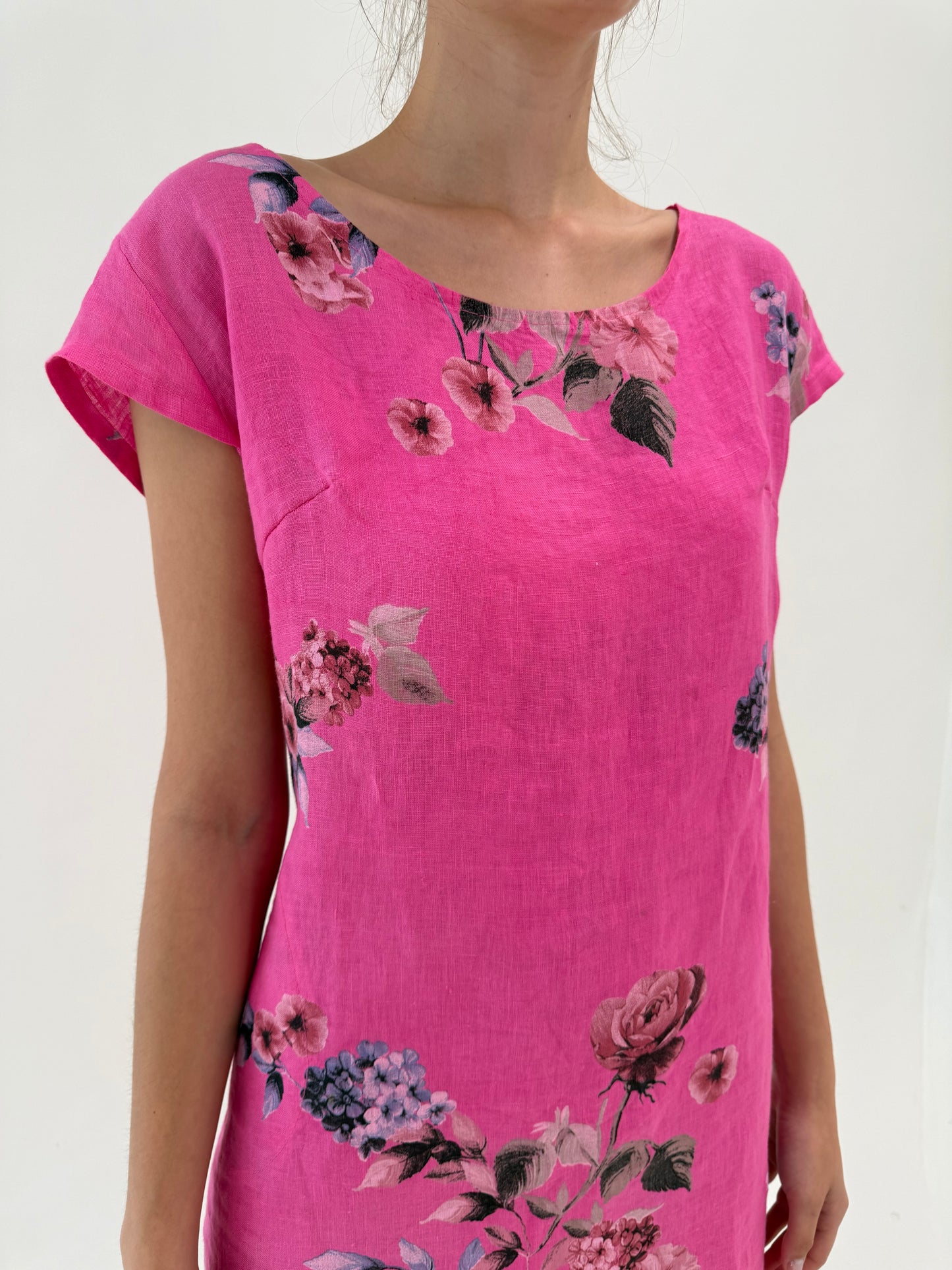 Rochie italiană din in fucsia cu print floral superb în croi minimalist și buzunare