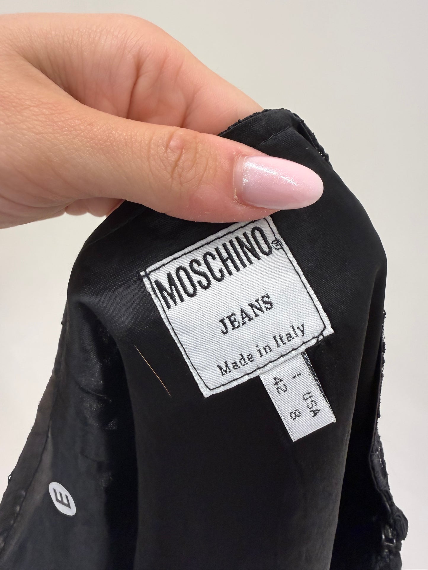 Fustă vintage Moschino din dantela neagră chantily mini în croi super în trend