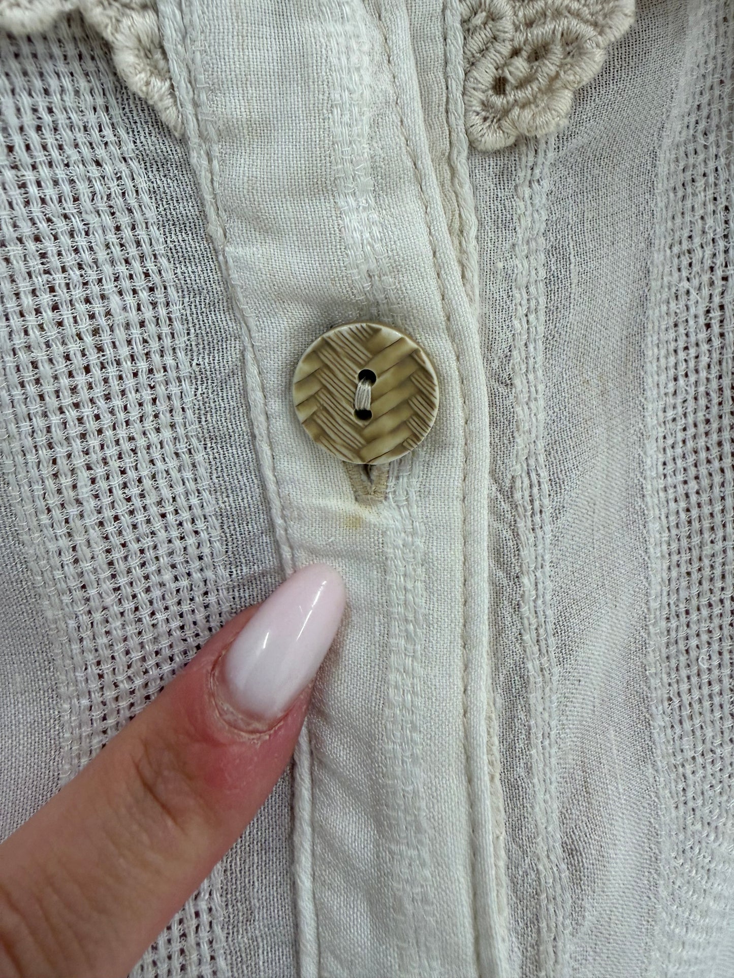 Cămașa superbă vintage din pânză cu inserții de dantelă macrame