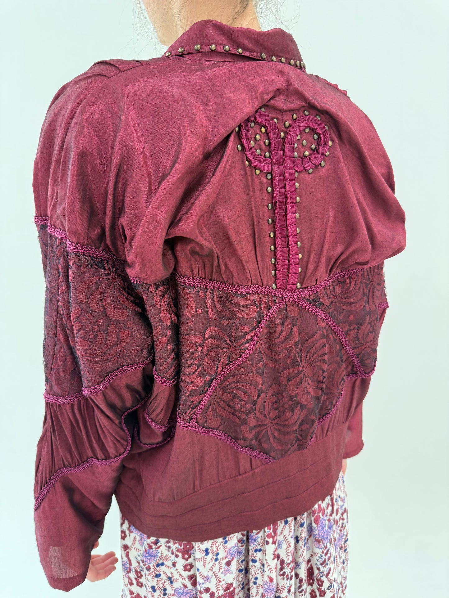 Jacheta vintage burgundy în croi super elaborat cu aplicații 3D