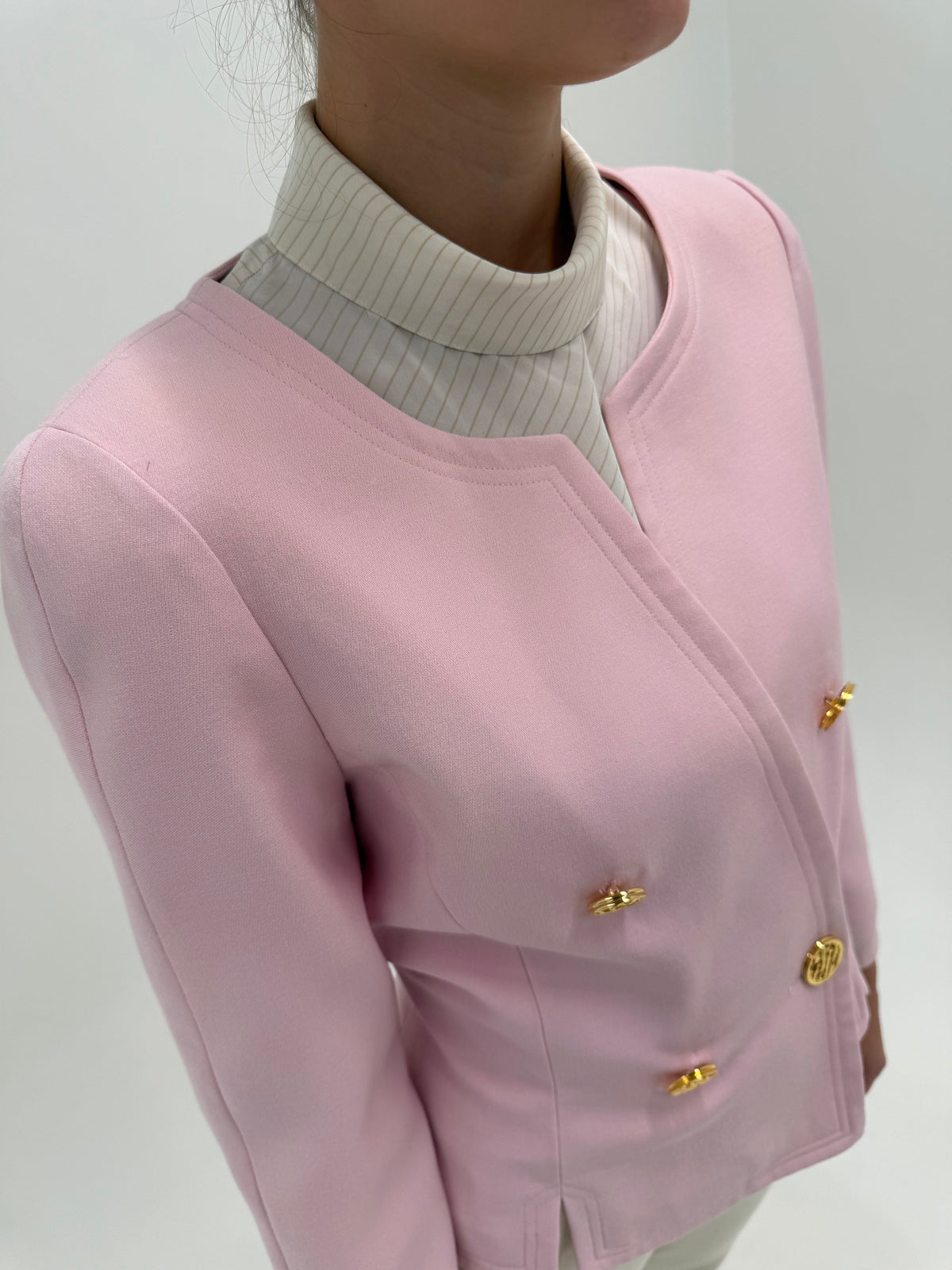 Sacou Max Mara powder pink cu nasturi aurii metalici în croi minimalist