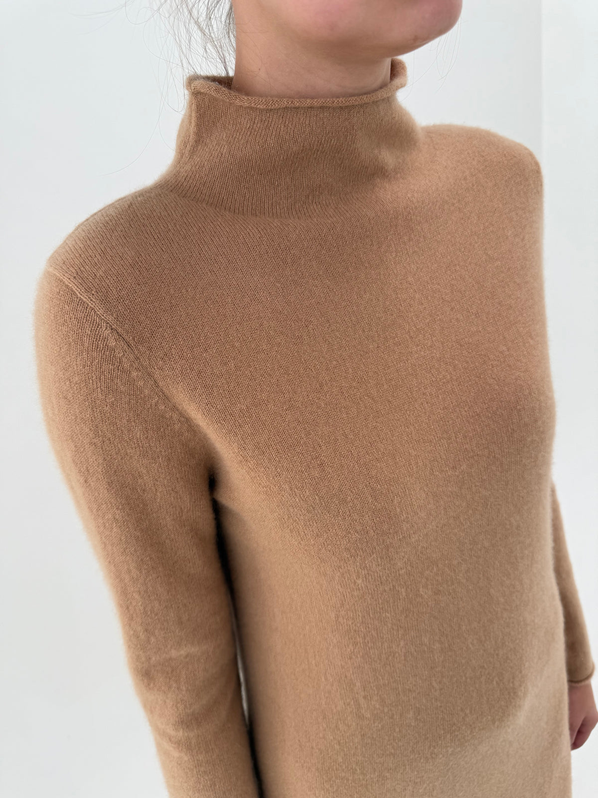 Rochie camel minimalistă din cașmir