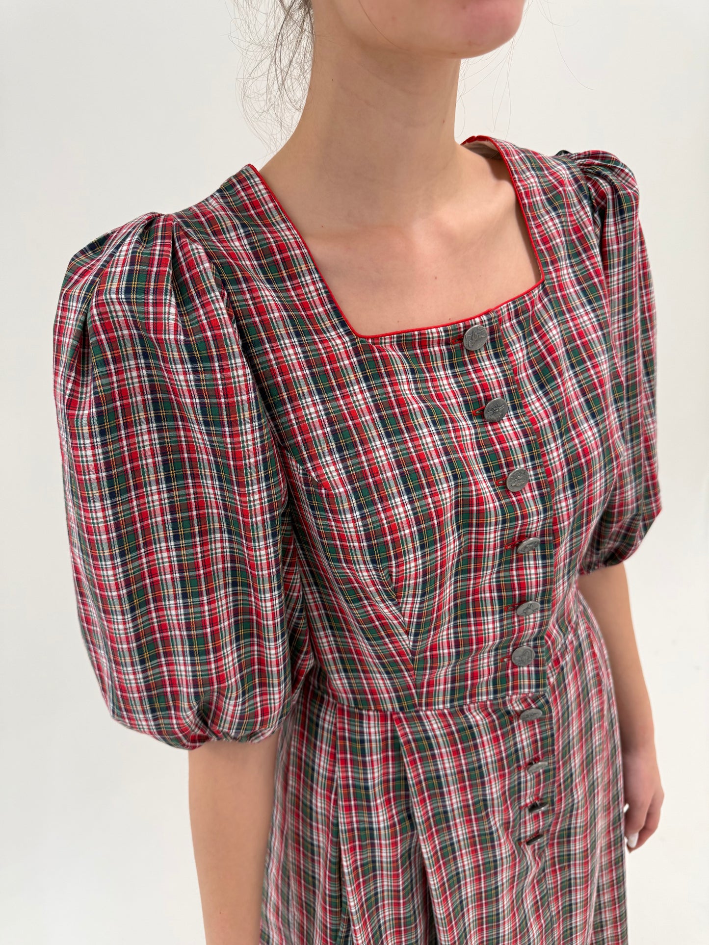 Rochie vintage cu corsaj din pânză de bumbac în carouri și mâneci bufante