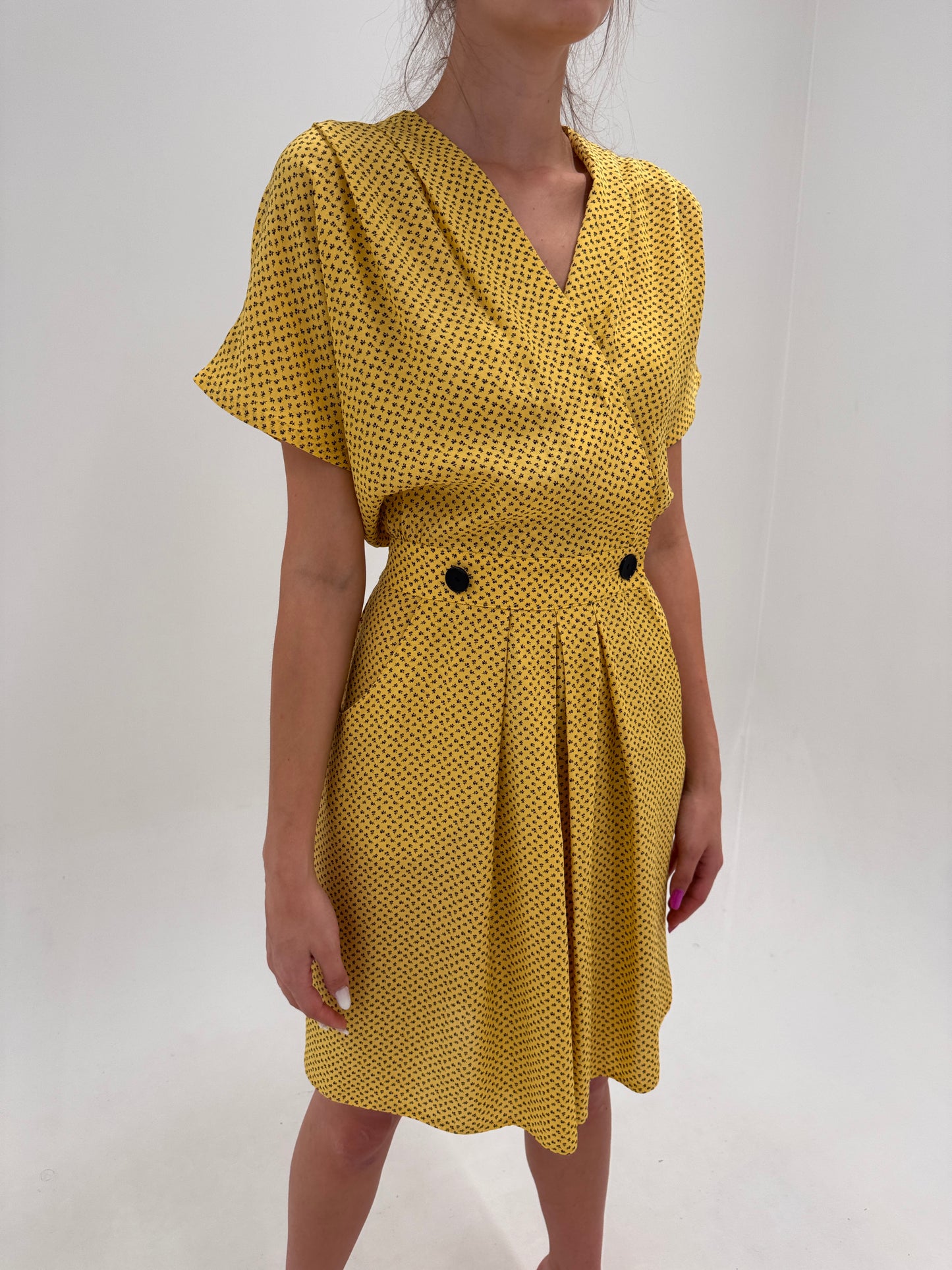 Salopetă vintage cu talie ultra înaltă marcată și top in stil kimono