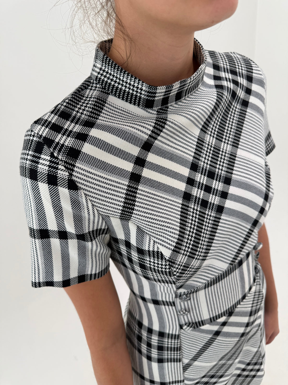 Rochie din stofita în carouri alb negru în croi de ani 60 mini