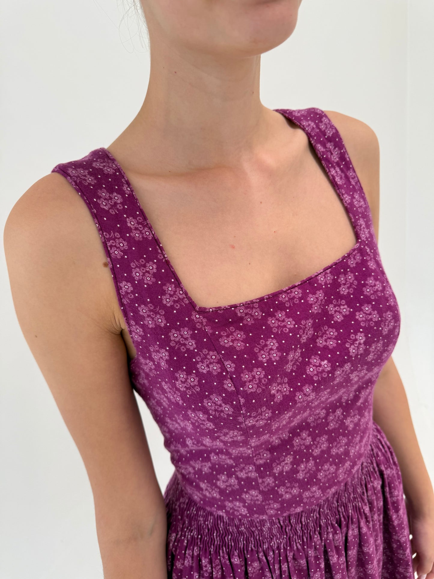 Rochie vintage magenta midi lung din pânză excepțională cu corsaj