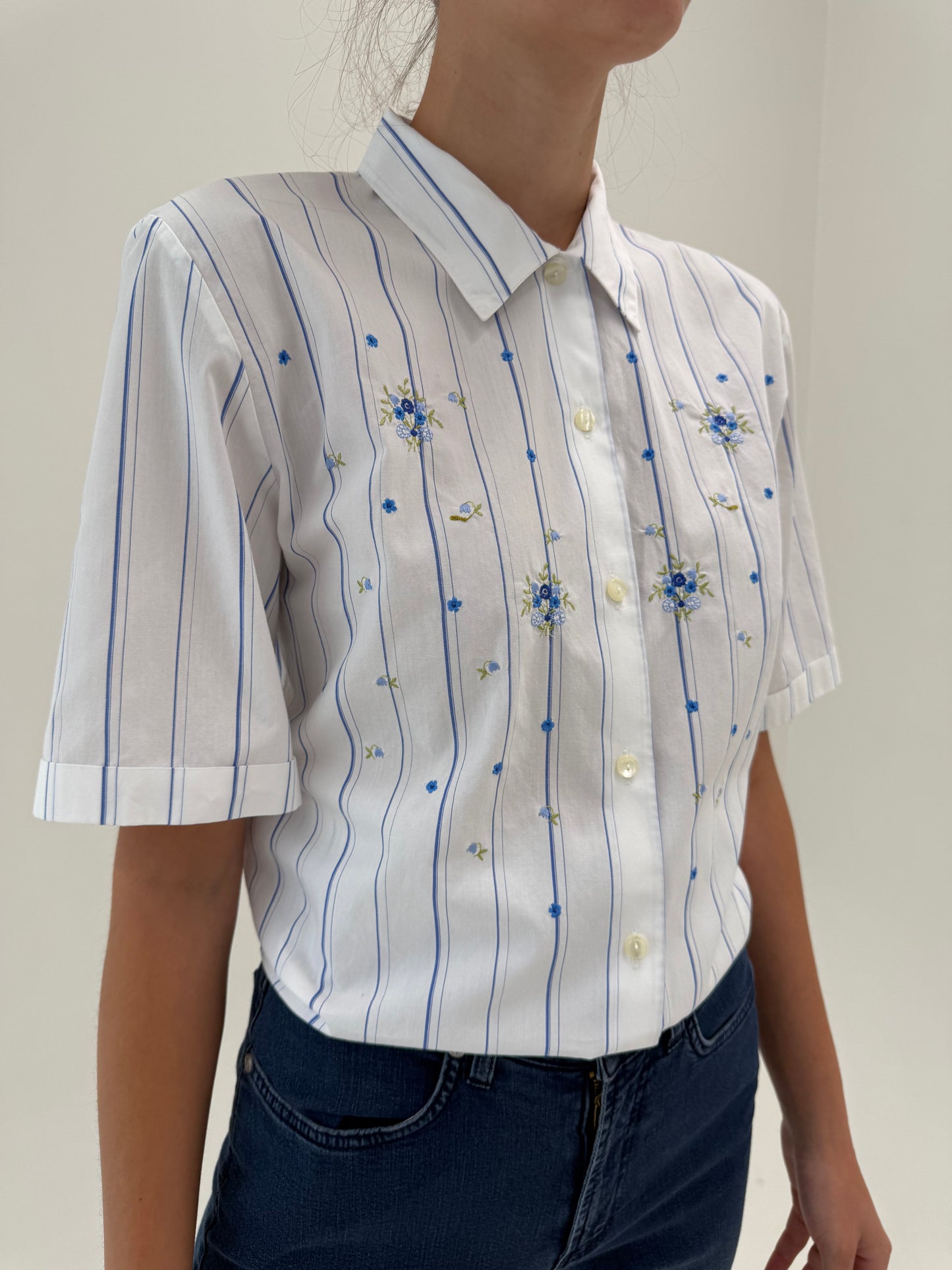Cămașa vintage luxury Pierre Cardin în dungi fine cu broderie superbă delicată