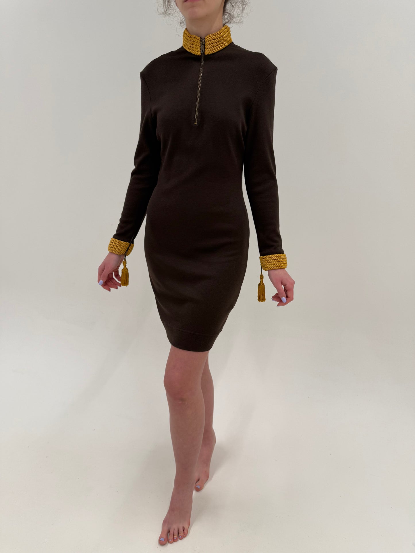 Rochie vintage Moschino anii 90 cu detalii army inspired foarte în trend