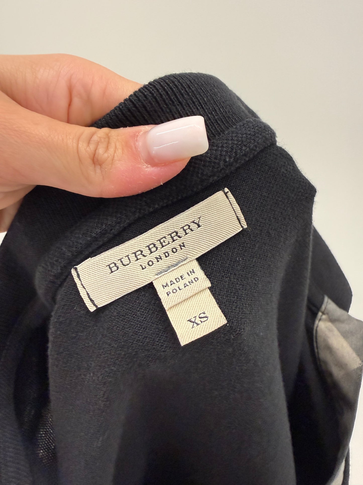 Top polo Burberry negru din bumbac de gramaj mare modelator