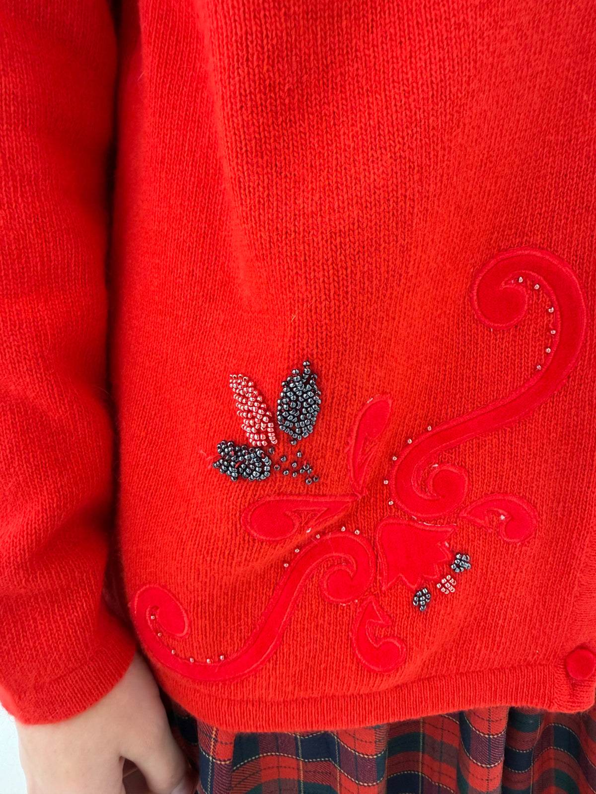 Cardigan vintage cherry red din lana cu Angora și aplicații manuale superbe