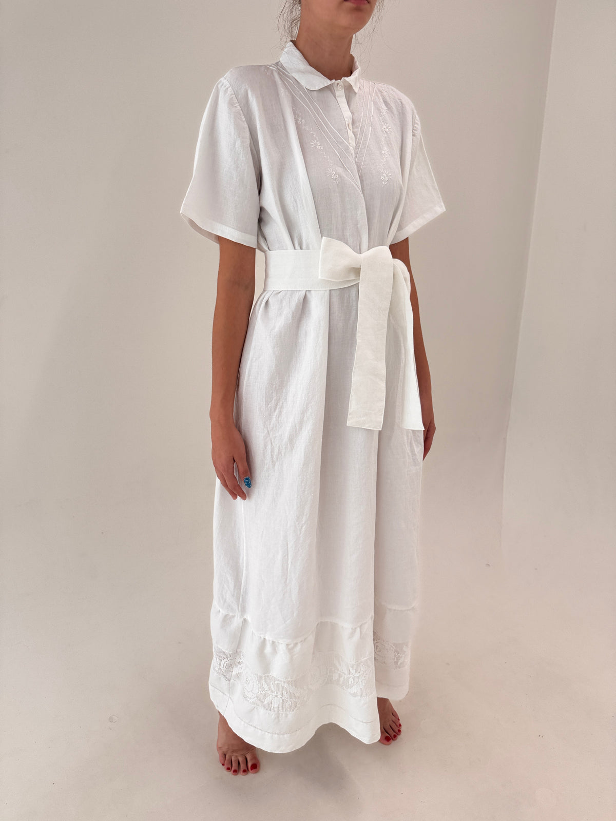 Rochie maxi tall din in excepțional cu broderie manuală delicată și macrame