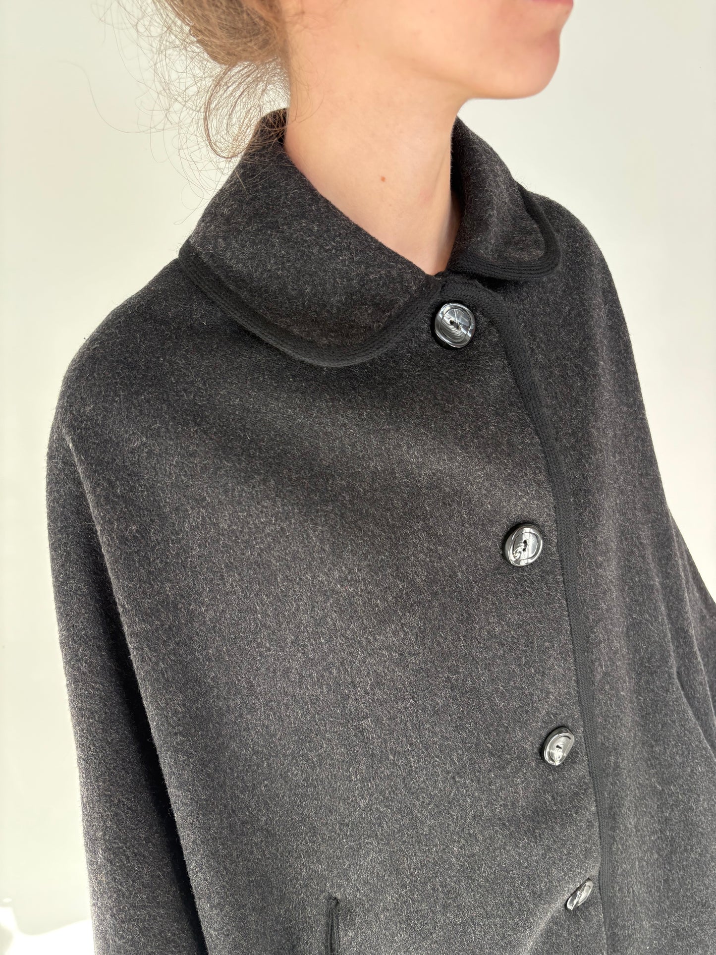 Capa couture italiană Alta Moda din stofă excepțională de lana extrafina ușor lucioasă