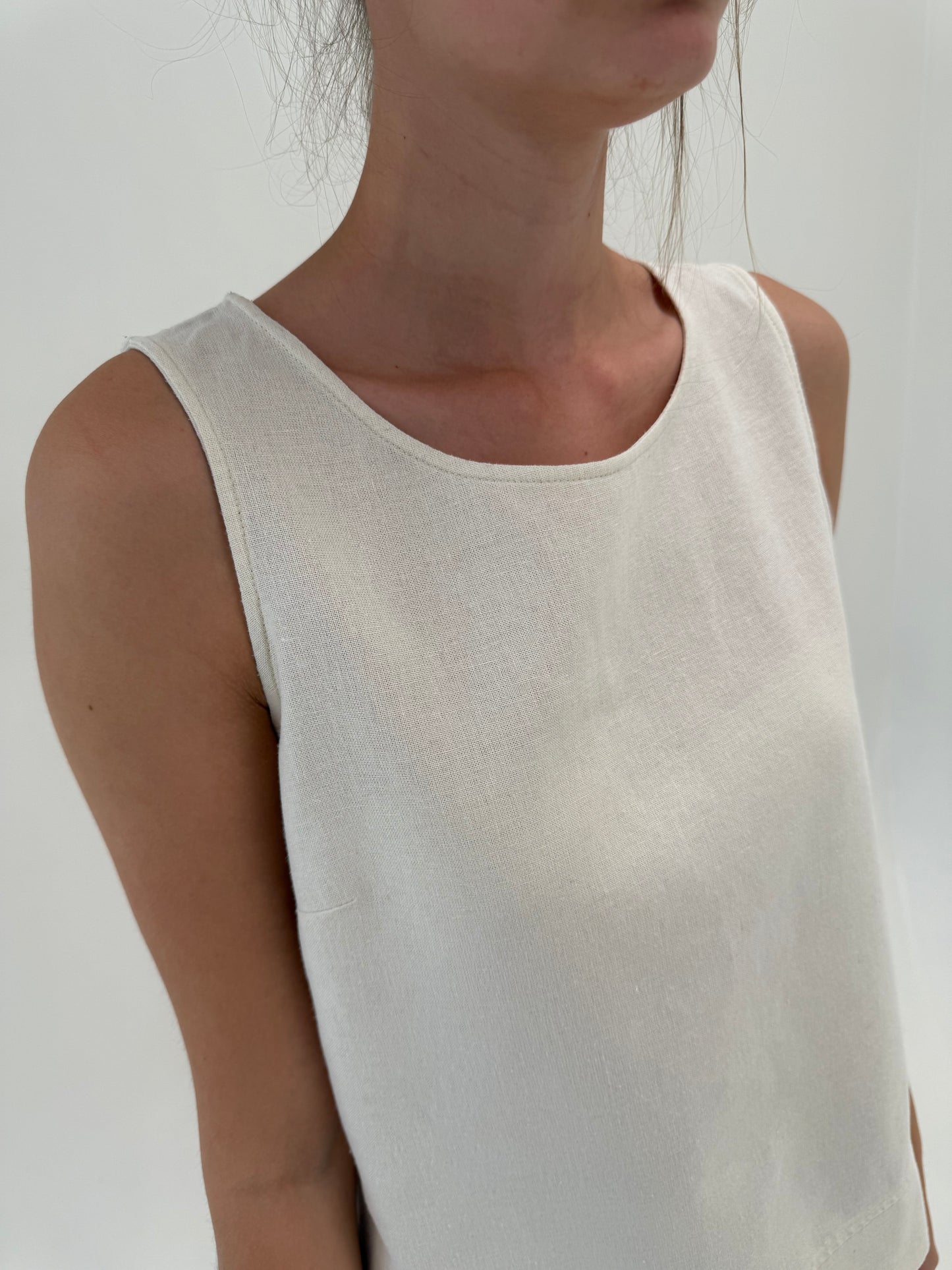 Top off white in croi minimalist din in