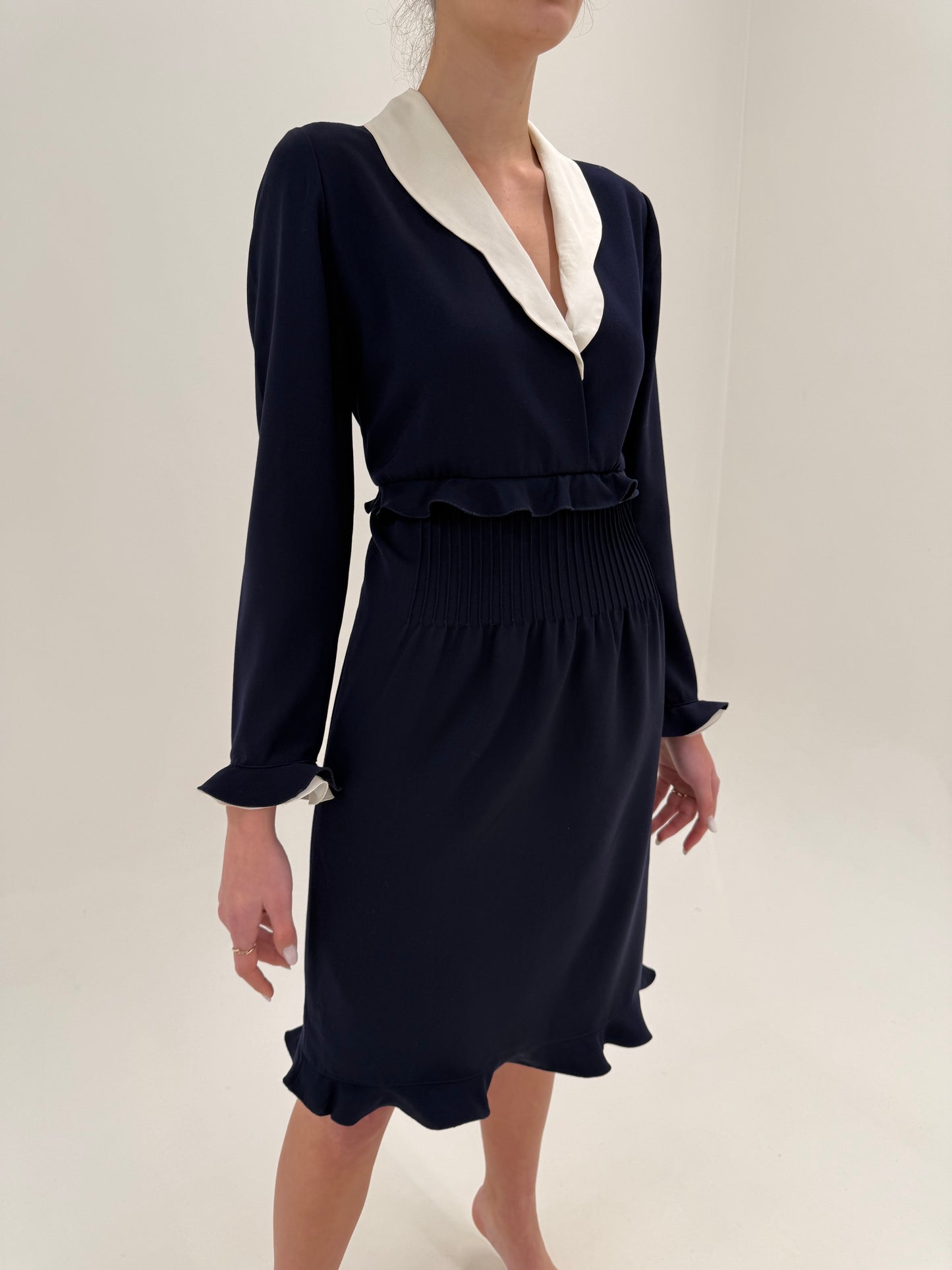 Rochie vintage în croi elaborat din lana extrafina și mătase cu guler contrastant