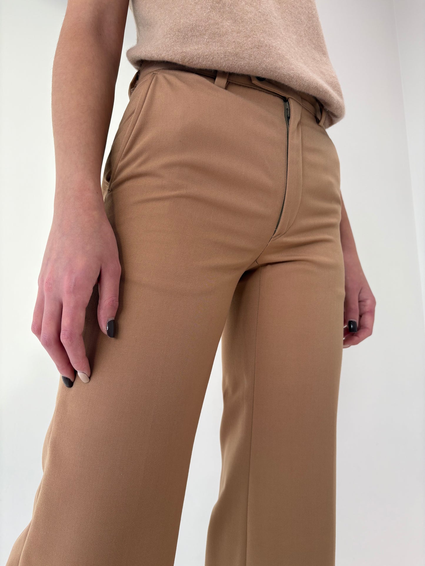 Costum camel din lana extrafina cu sacou în stil Prada si pantaloni evazați