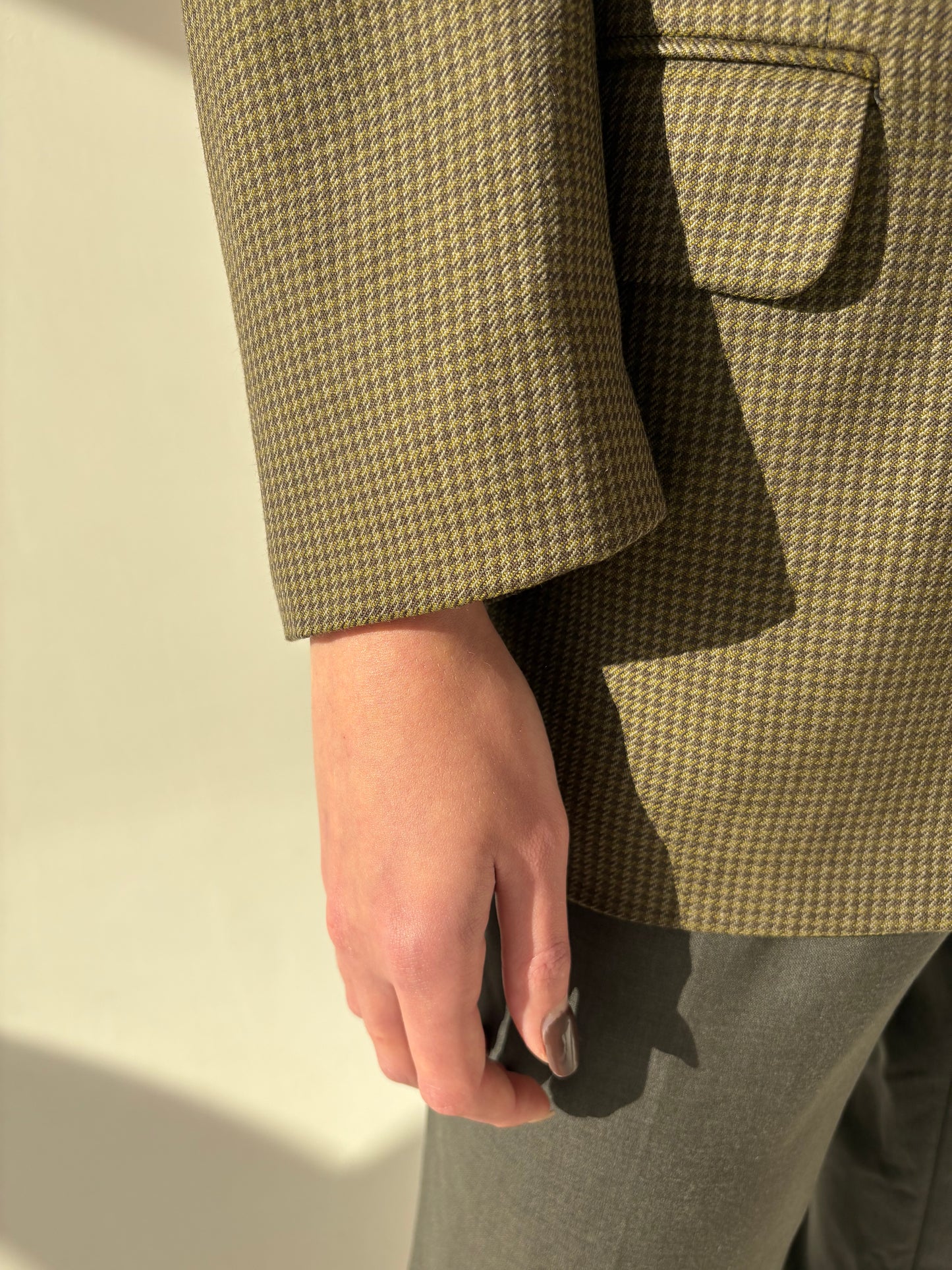 Sacou kaki în carouri fine din lana pura plină extrafina