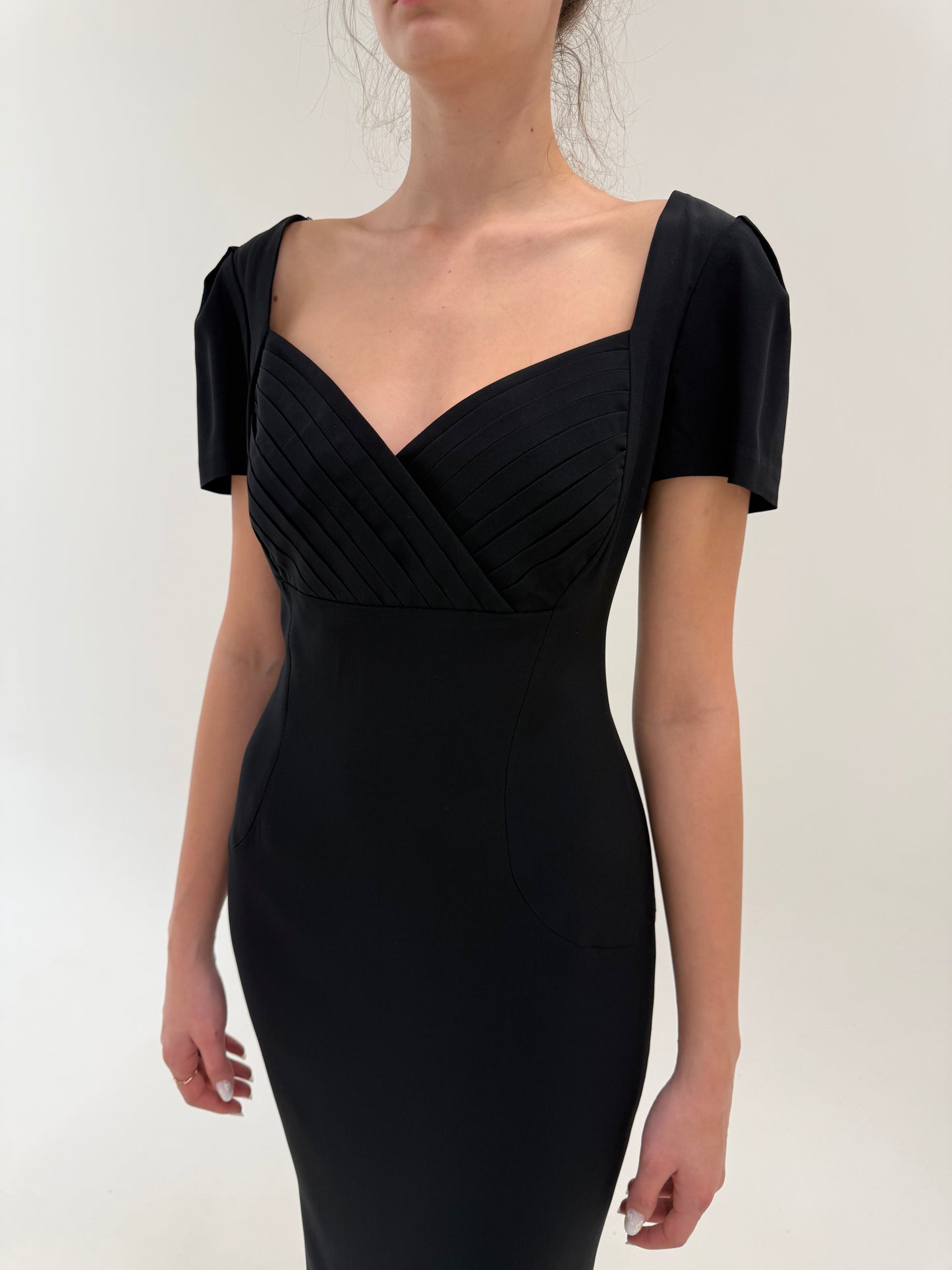 LBD vintage excepțional în croi ultra feminin cu decolteu inima