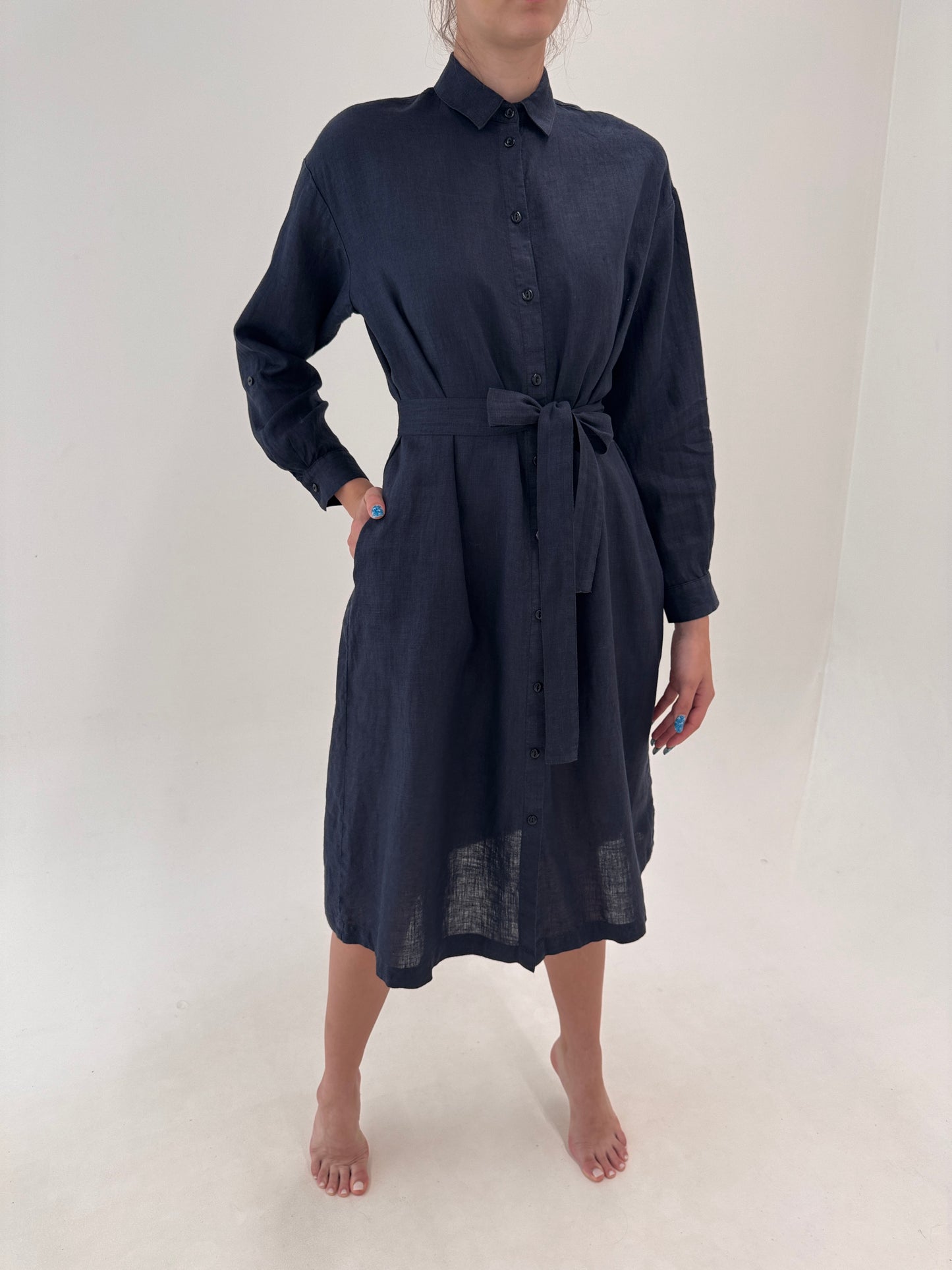 Rochie Navy cu cordon și mânecă reglabilă din panza de in și buzunare