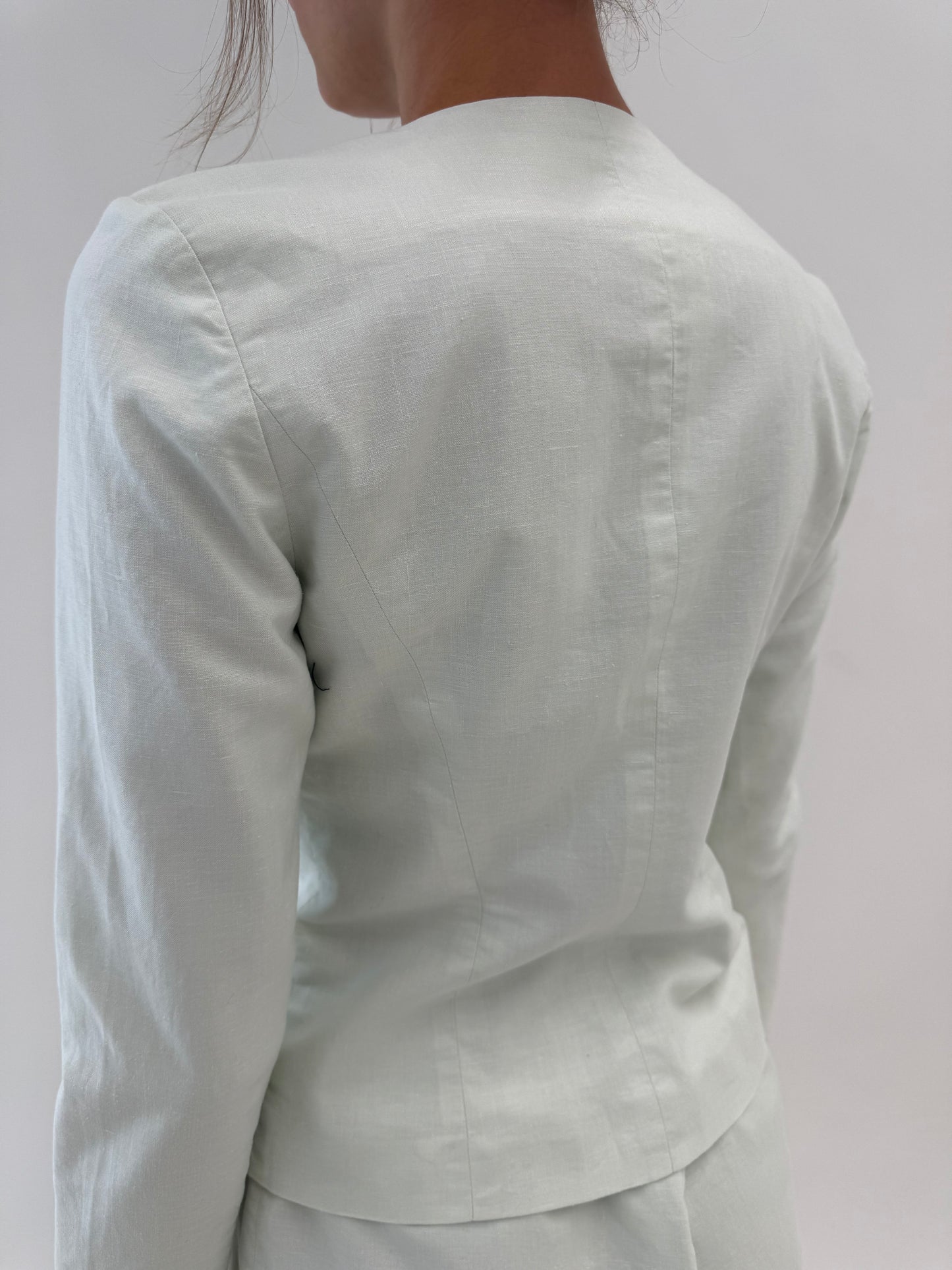 Costum de brand luxury vintage din in cu broderie excepțională