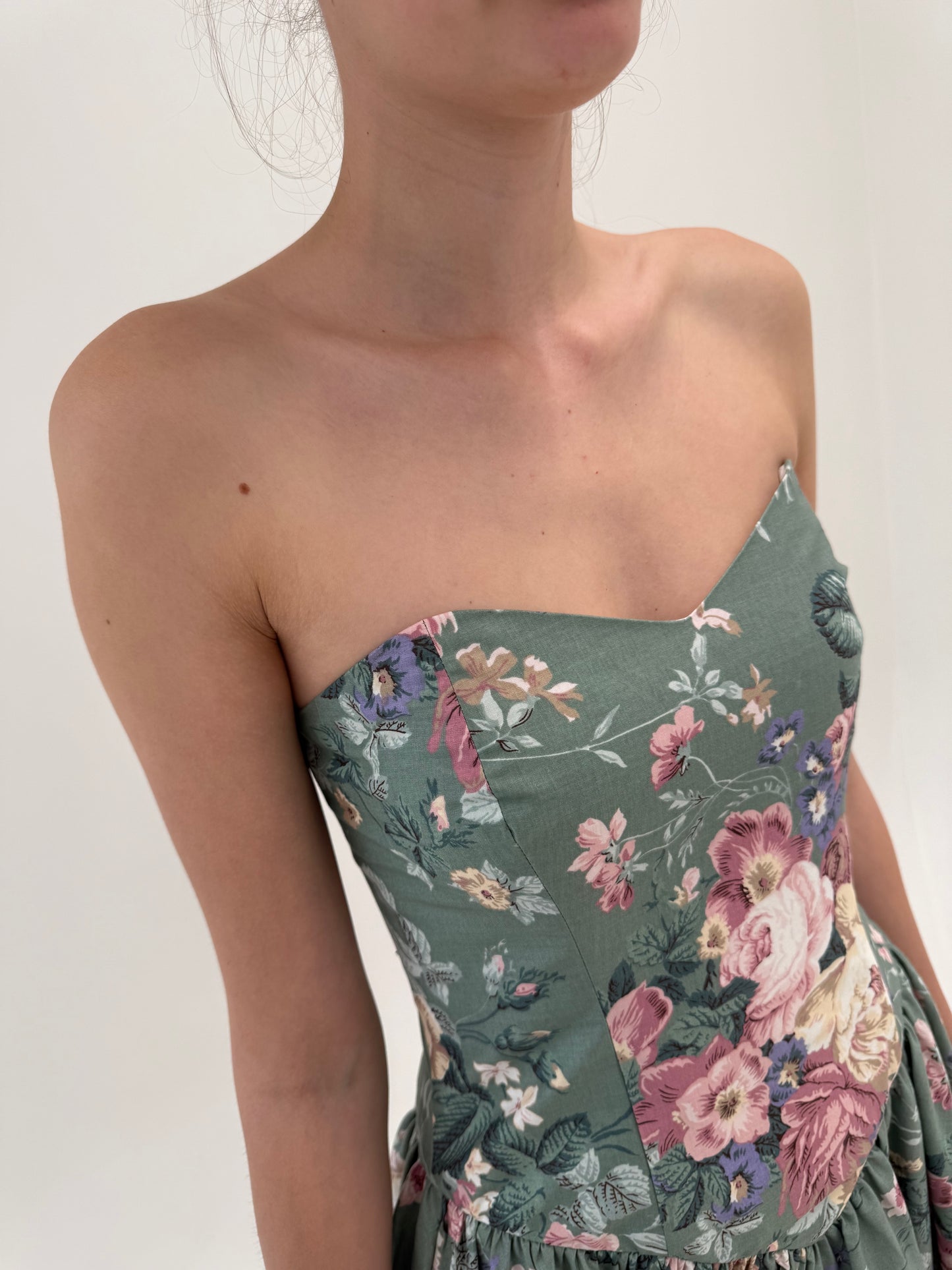 Rochie vintage maxi în croi de ani 50 cu corset și culori superbe