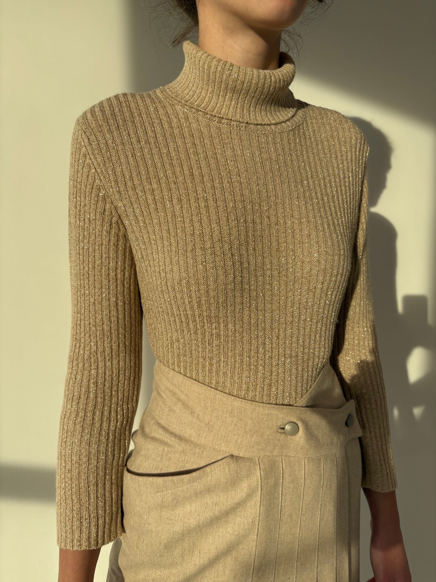 Maleta light nude din lana extrafina cu inserții delicate de lurex light gold