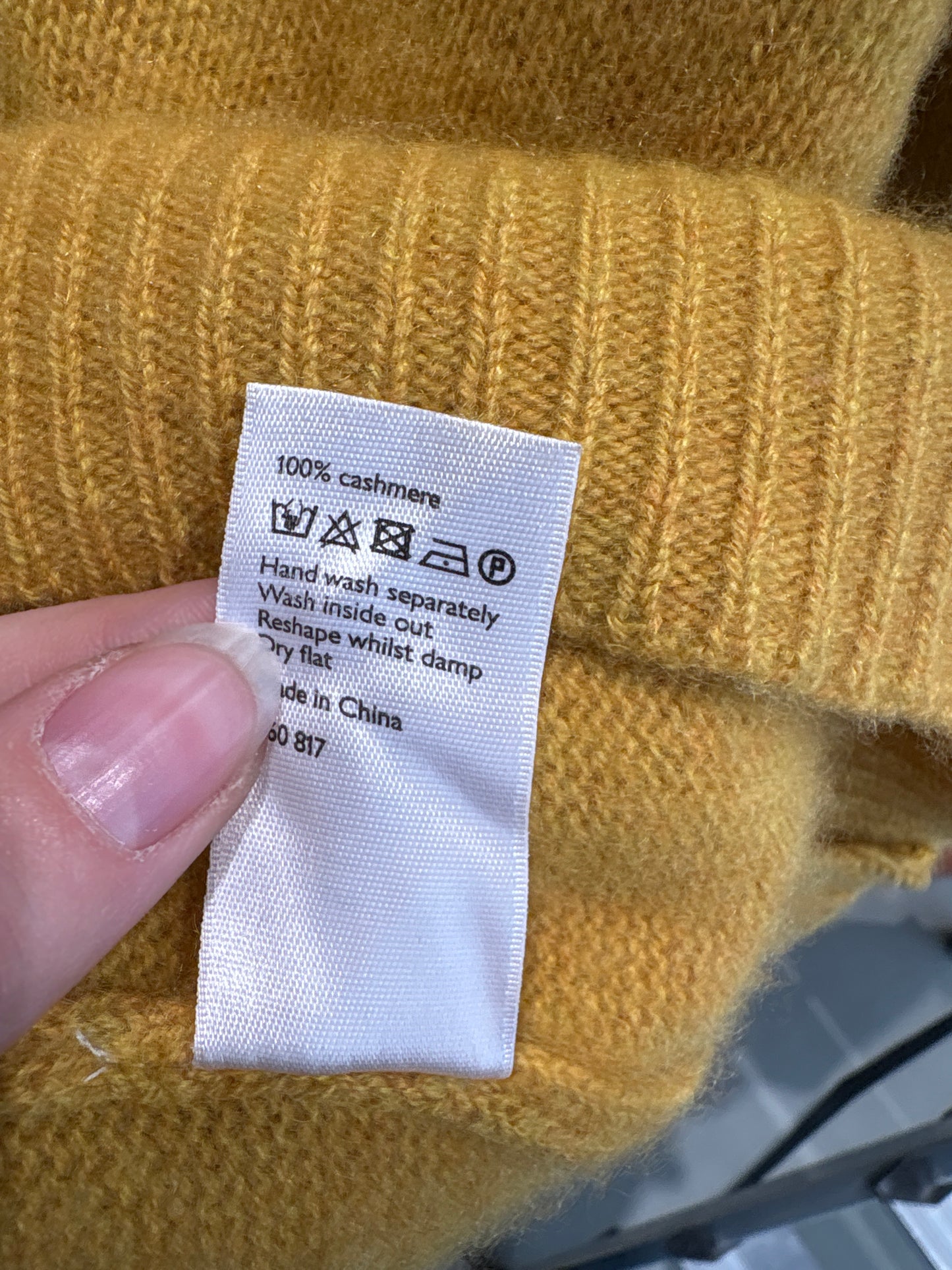 Pulover din cașmir mustard yellow cu mâneci ample și manșete îngustate