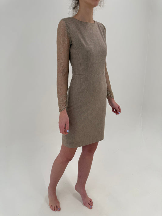 Rochie sand nude de la business la cocktail cu mâneci din dantelă chantily