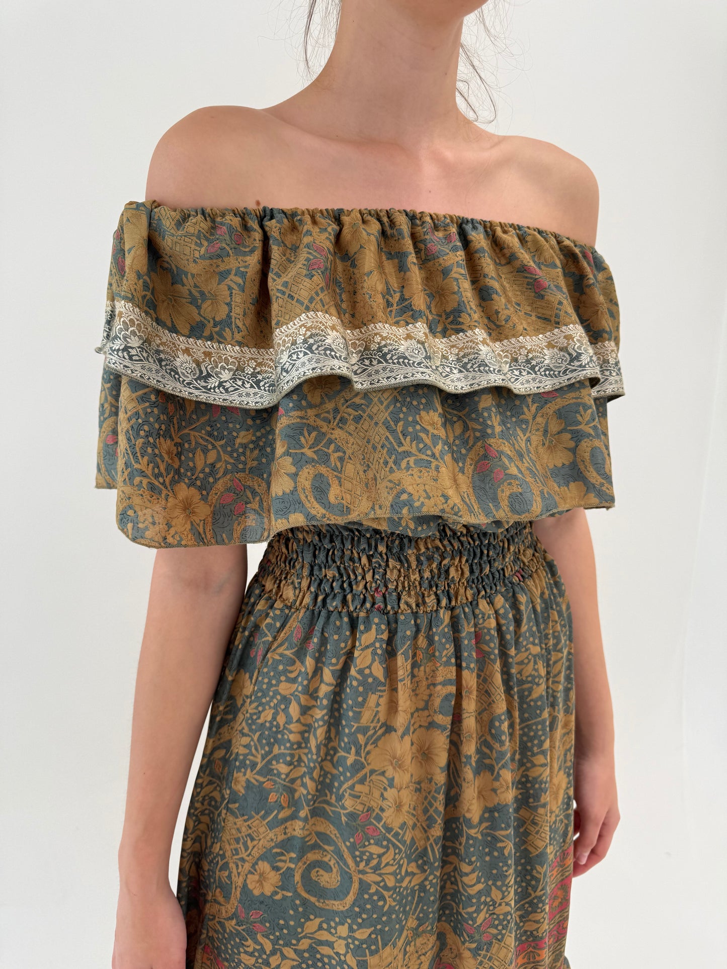 Rochie maxi boho 70% mătase naturală care se poate purta și cu umeri goi