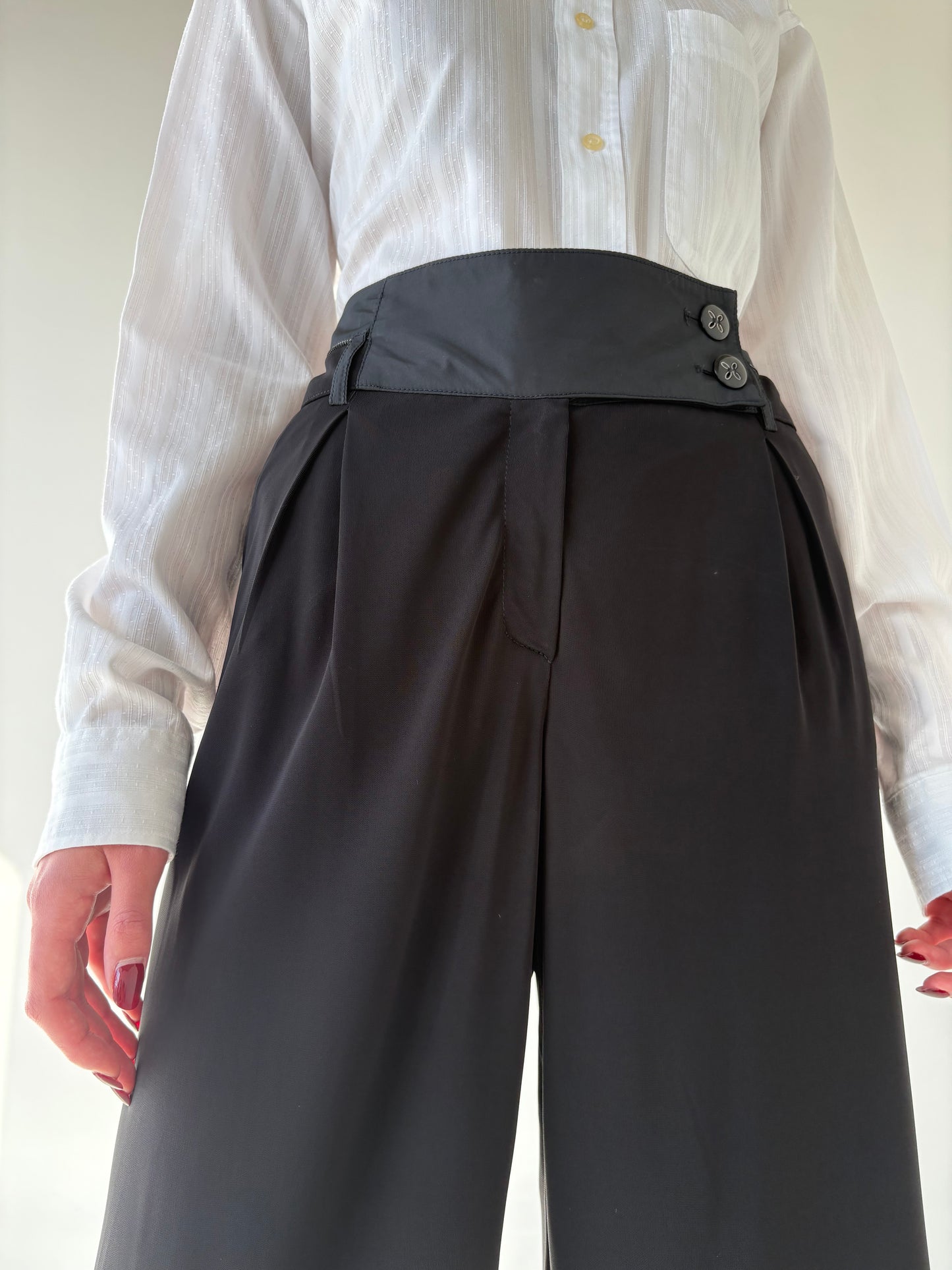 Pantaloni negri palazzo de seară cu brâu satinat și talie ultra înaltă