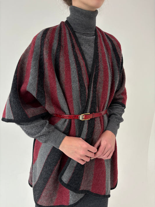 Capa din lana plină extrafina în combinație clasică de culori