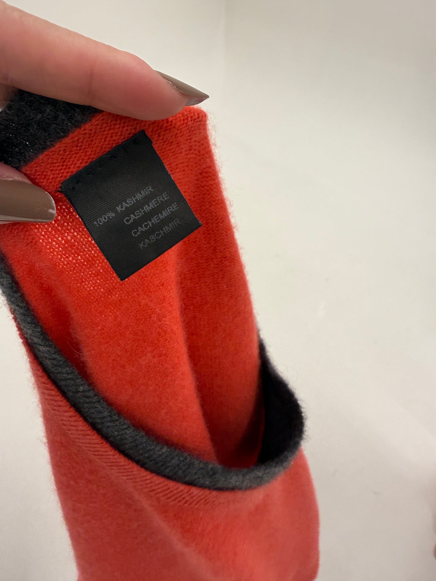 Pulover din cașmir high end cu layering fals oranj cu charcoal gray