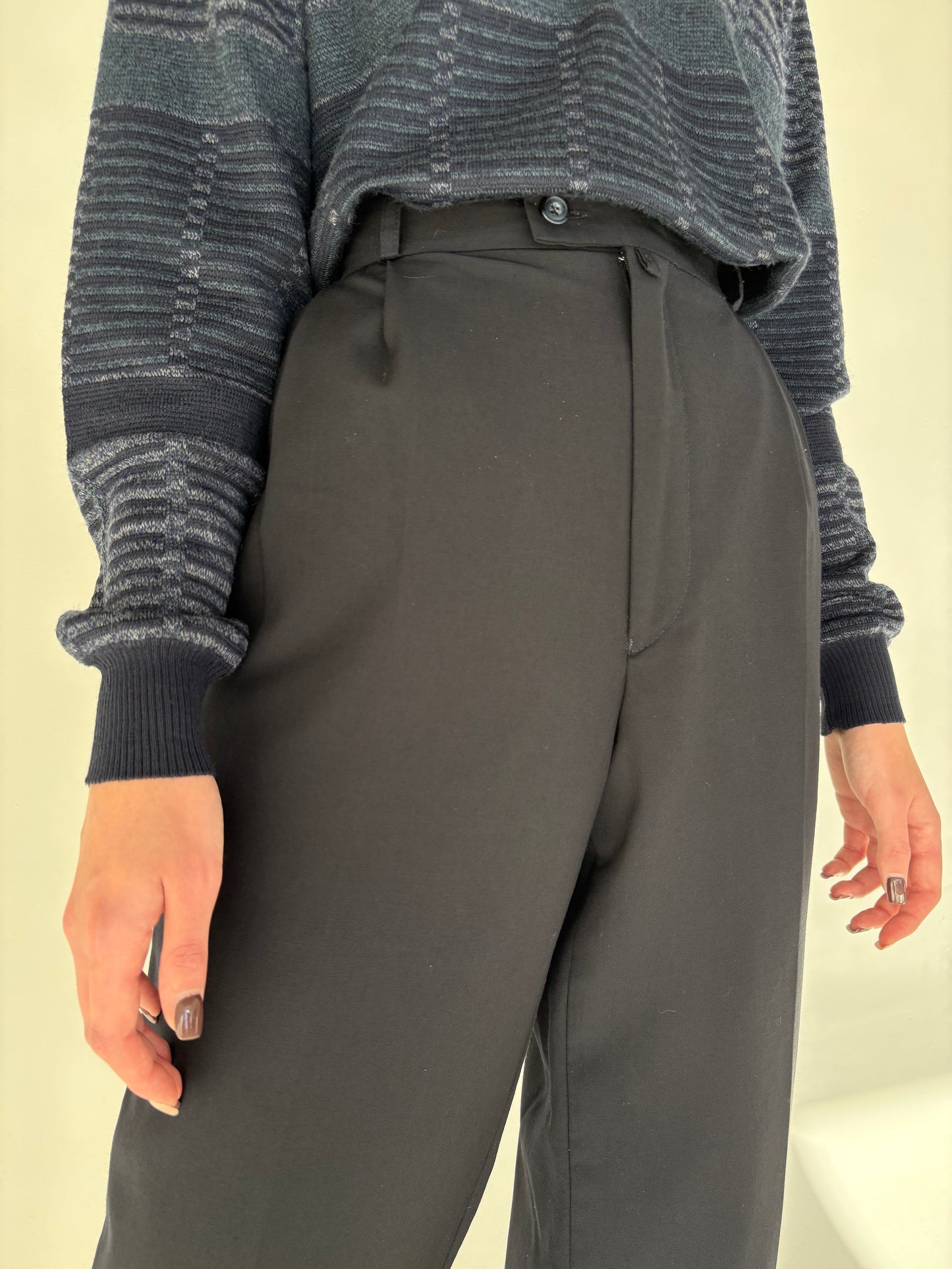 Pantaloni tall Navy cu talie ultra înaltă și pense din lana extrafina