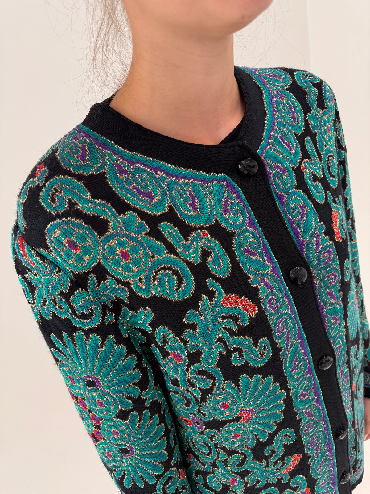 Jacheta de brand luxury italian Liola din tricot de lana extrafina cu inserții fine aurii