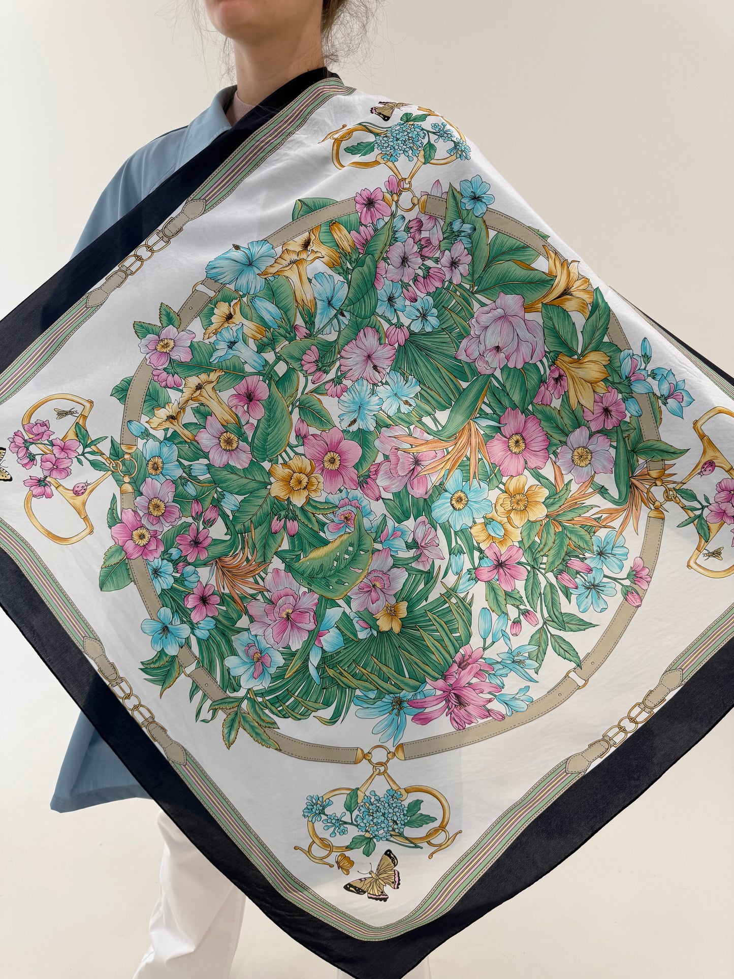 Eșarfă XL din mătase naturală cu print floral superb