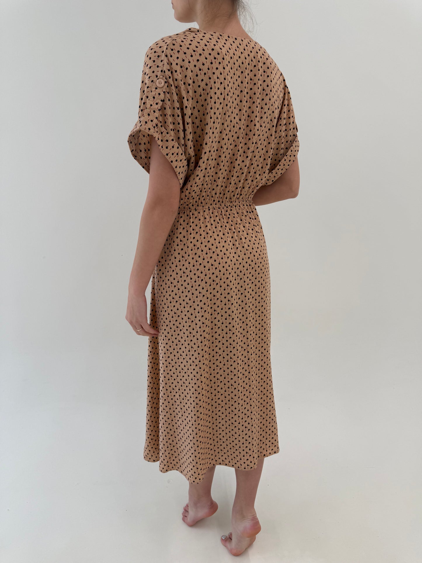 Rochie camel maxi cu buline negre si talie ultra înaltă marcată elastică