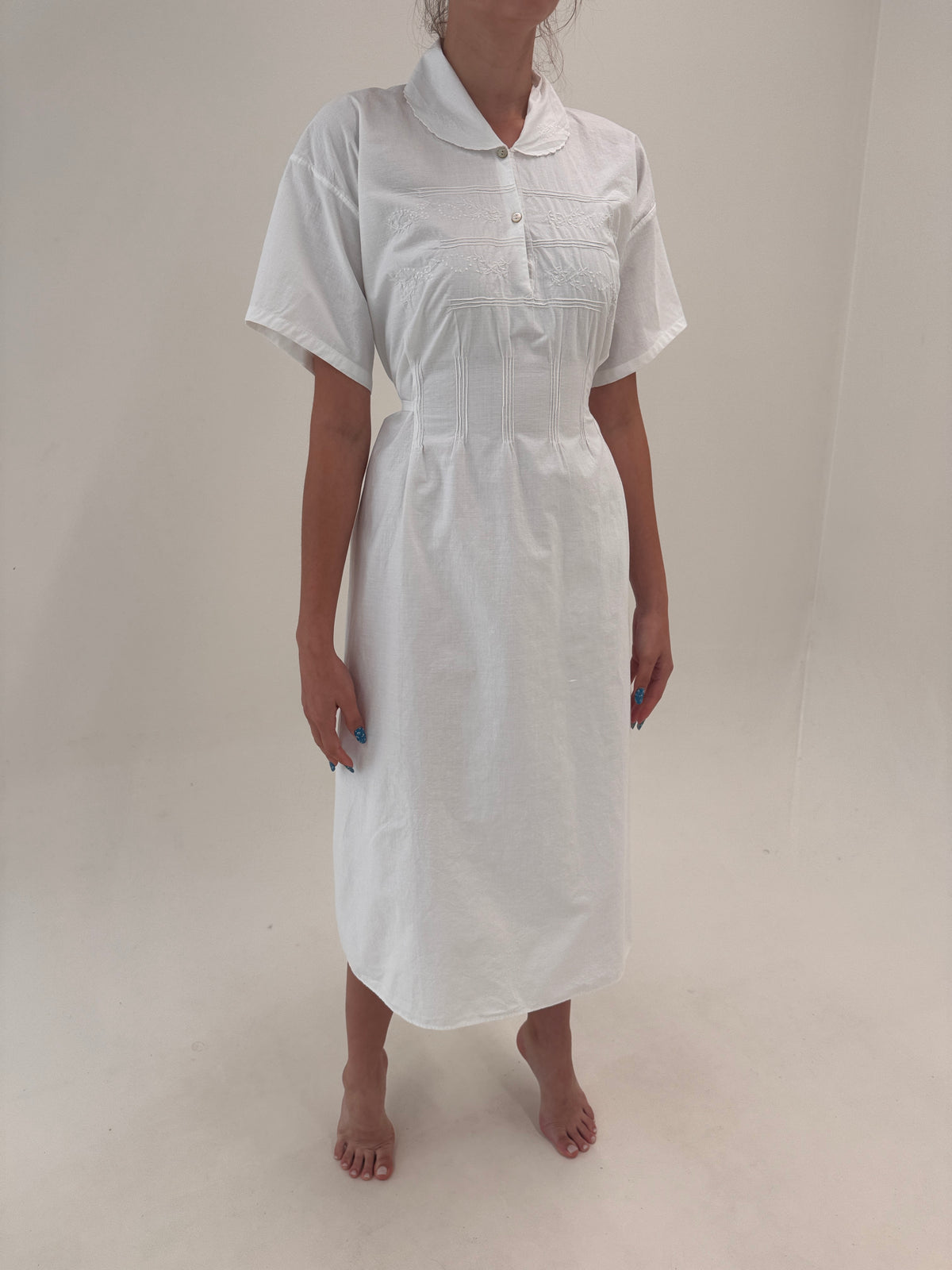 Rochie vintage maxi cu broderie manuală delicată și talie reglabilă