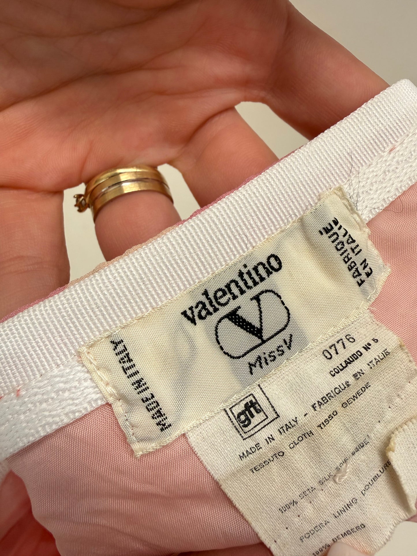 Fustă Valentino din mătase naturală cu buline și croi amplu cu talie ultra marcată