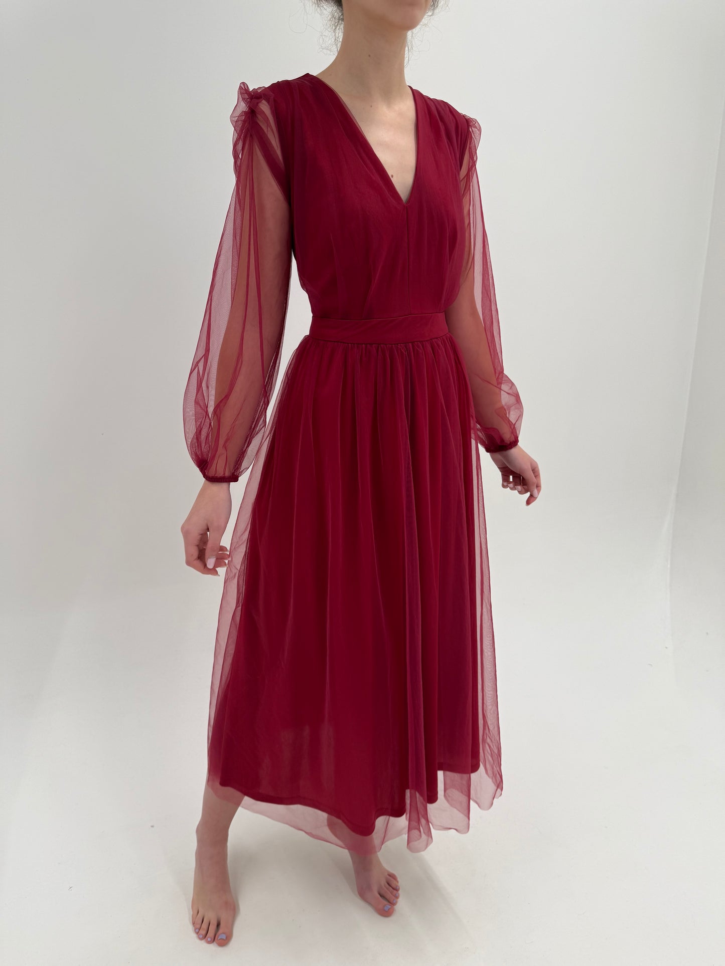 Rochie maxi burgundy din tulle moale și fin cu talie ultra marcată