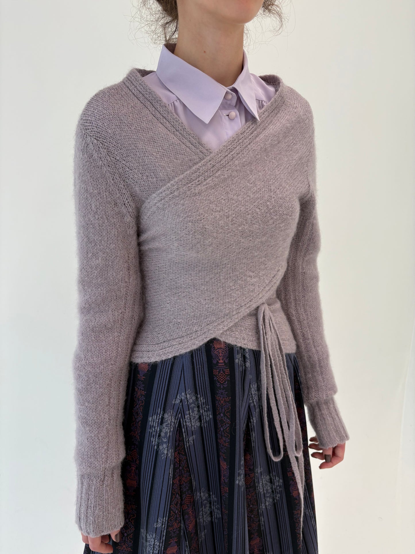 Cardigan din baby mohair dusty lavender petrecut și cambrat