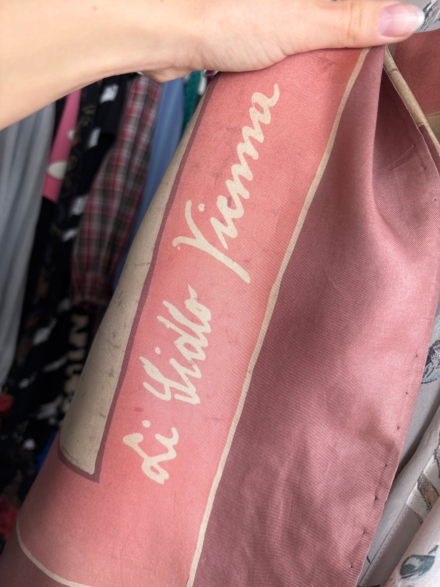 Eșarfă din mătase naturală în nuanțe dusty de roz cu print geometric