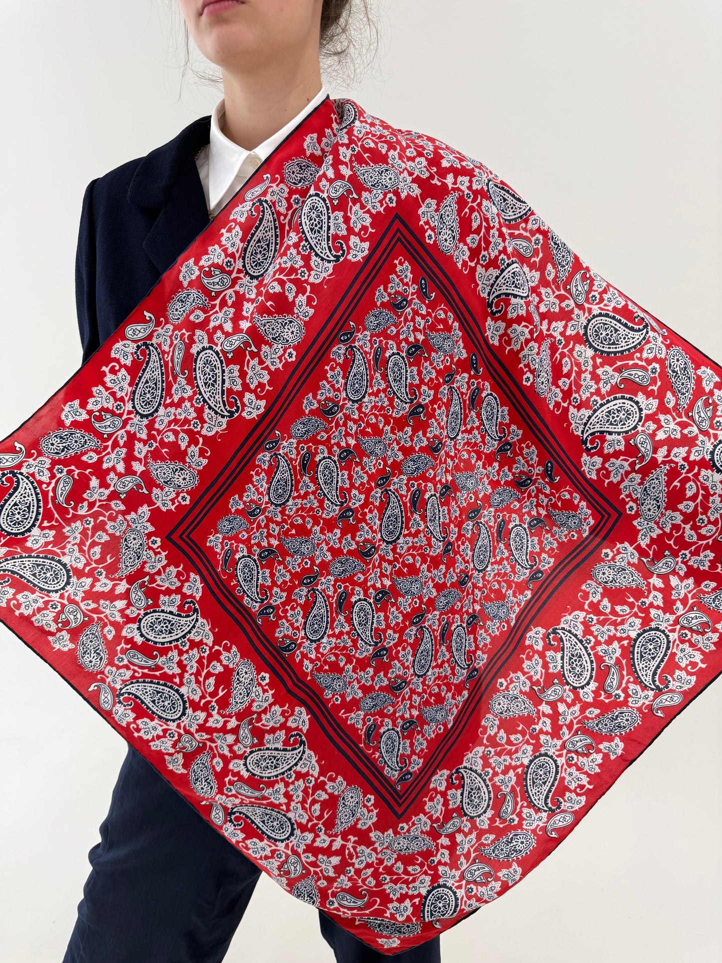 Eșarfă din mătase naturală cu print paisley