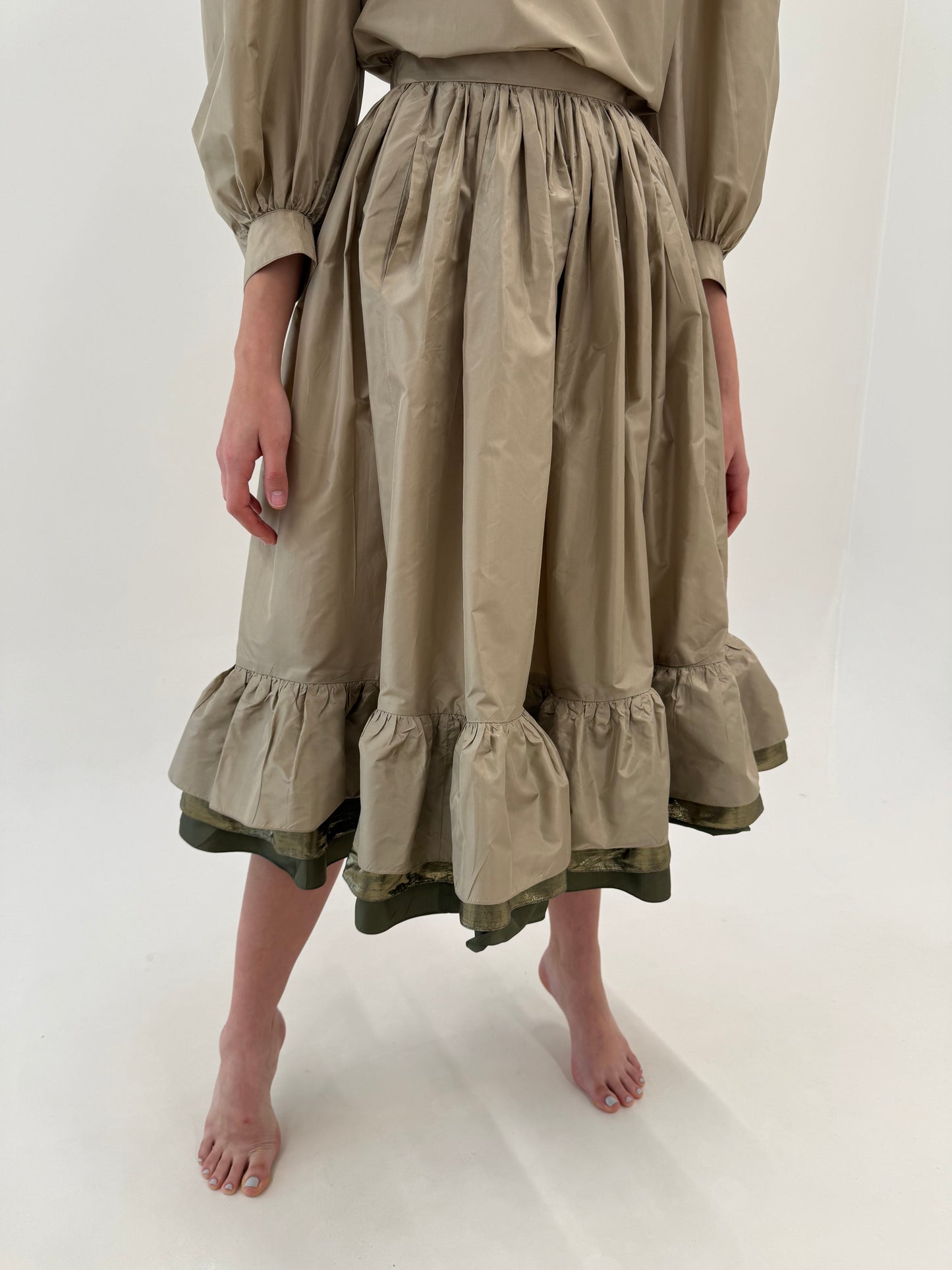 Set vintage de designer sand nude din mătase naturală în croi excepțional
