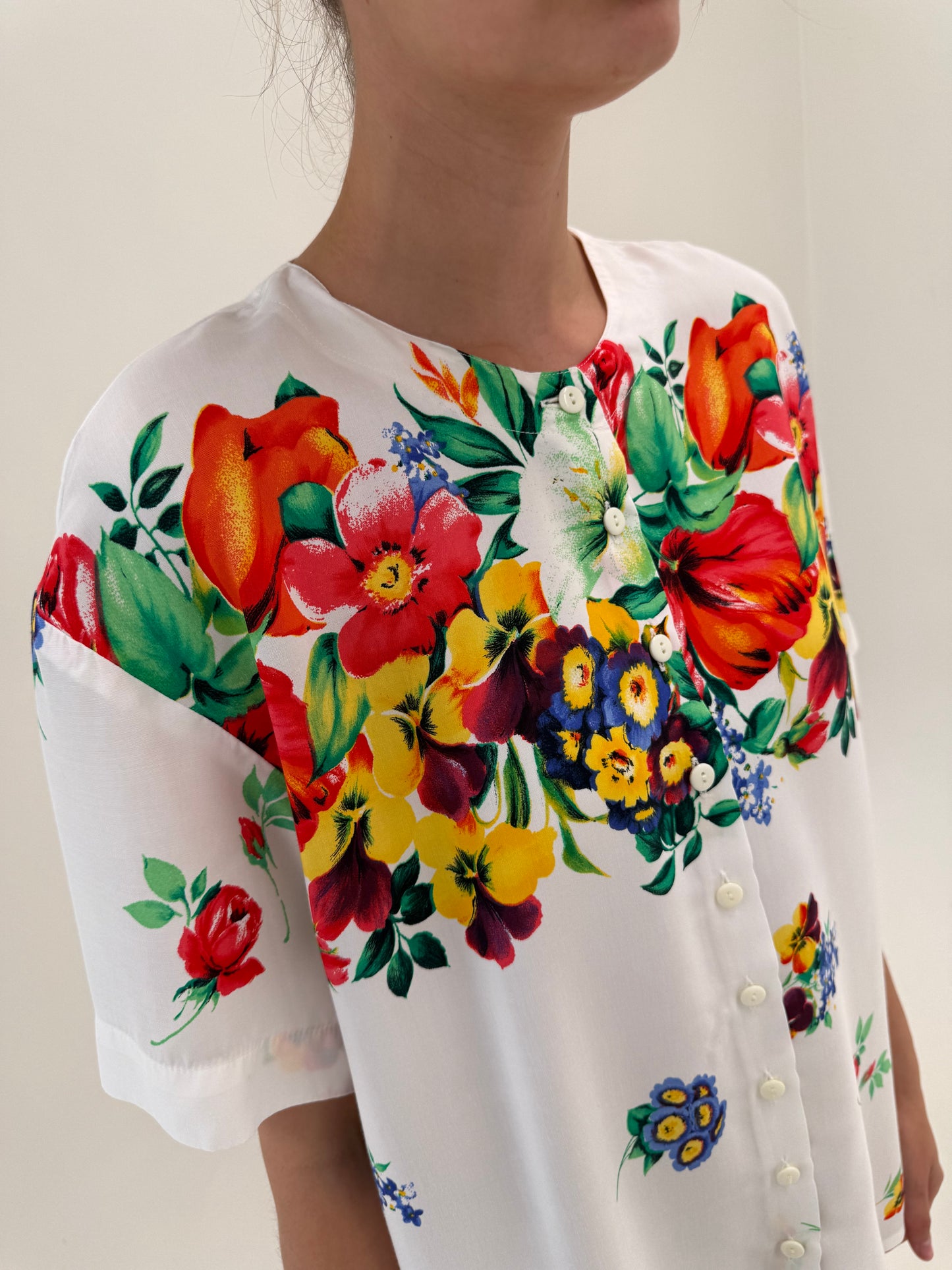 Cămașa vintage cu print floral superb din material premium natural