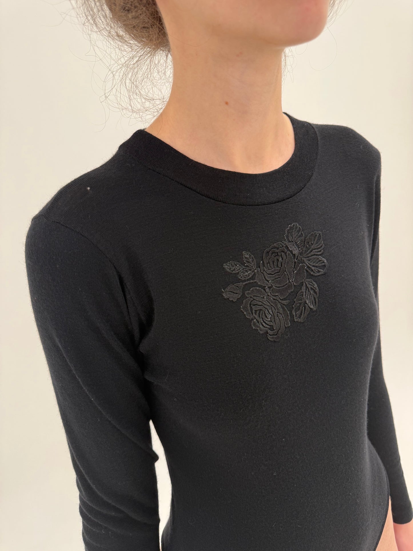 Body din lana extrafina cu broderie