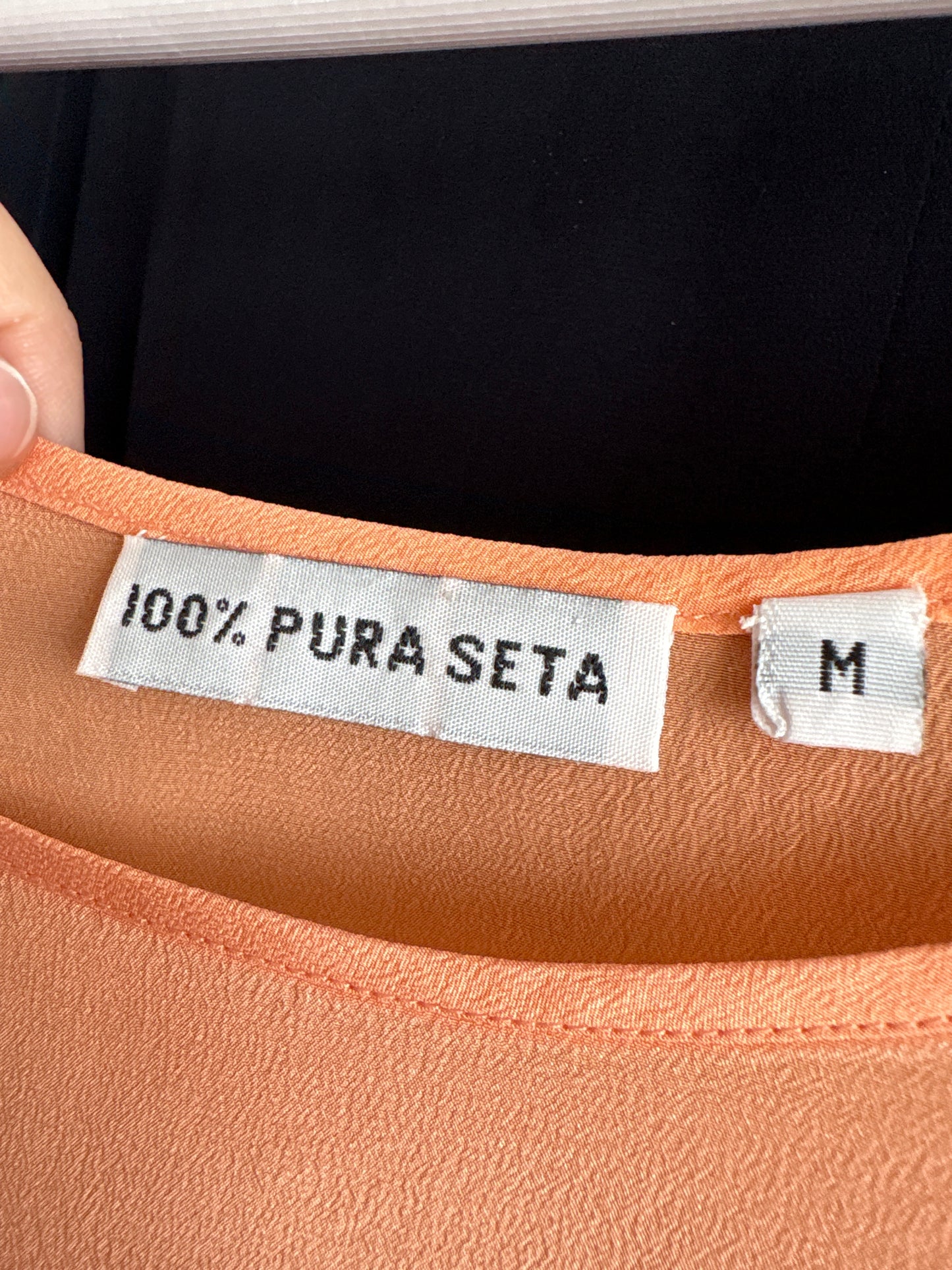 Top light orange din mătase naturală în croi minimalist