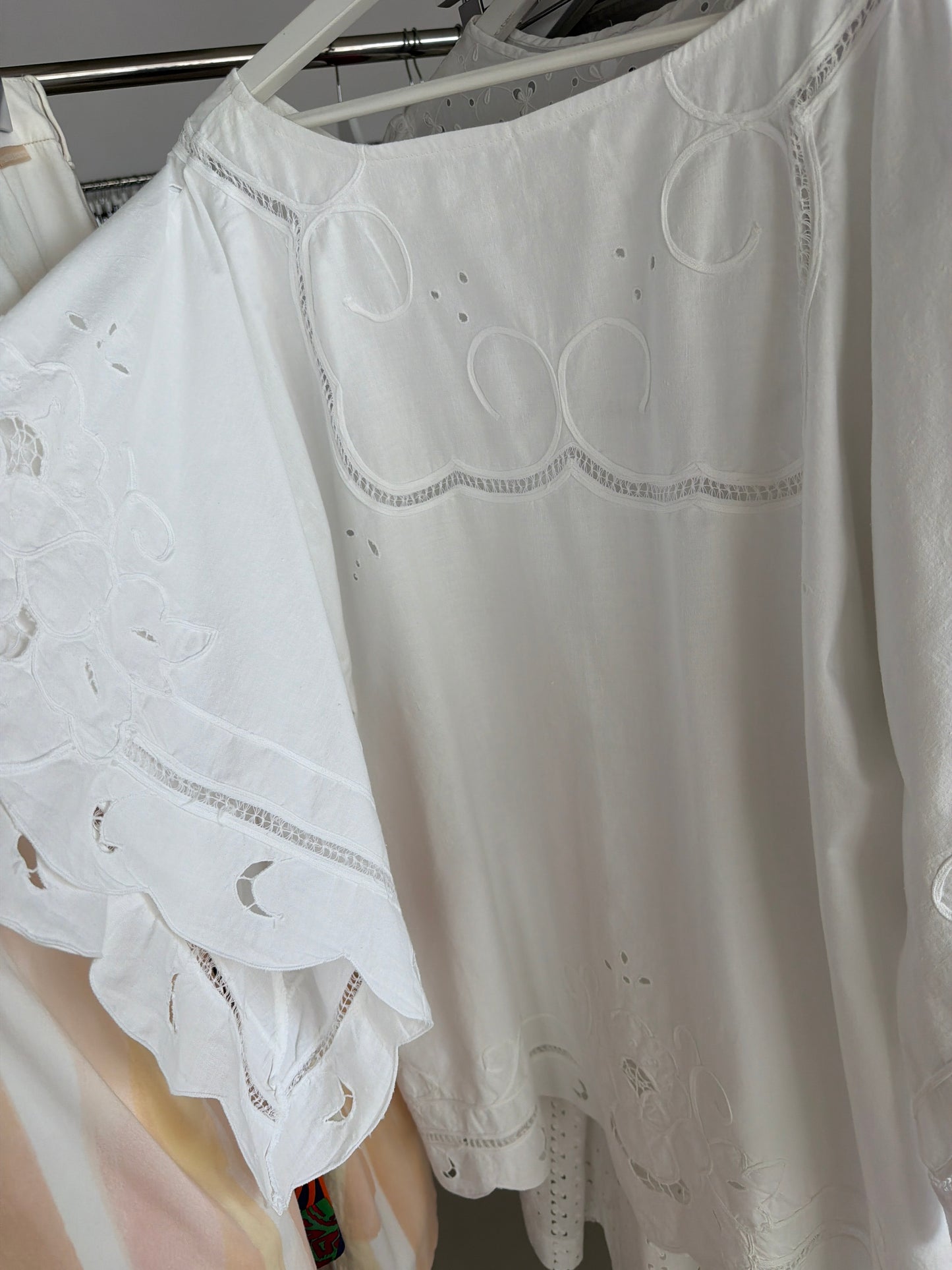 Tunica vintage bijuterie cu broderie manuală din pânză excepțională de bumbac