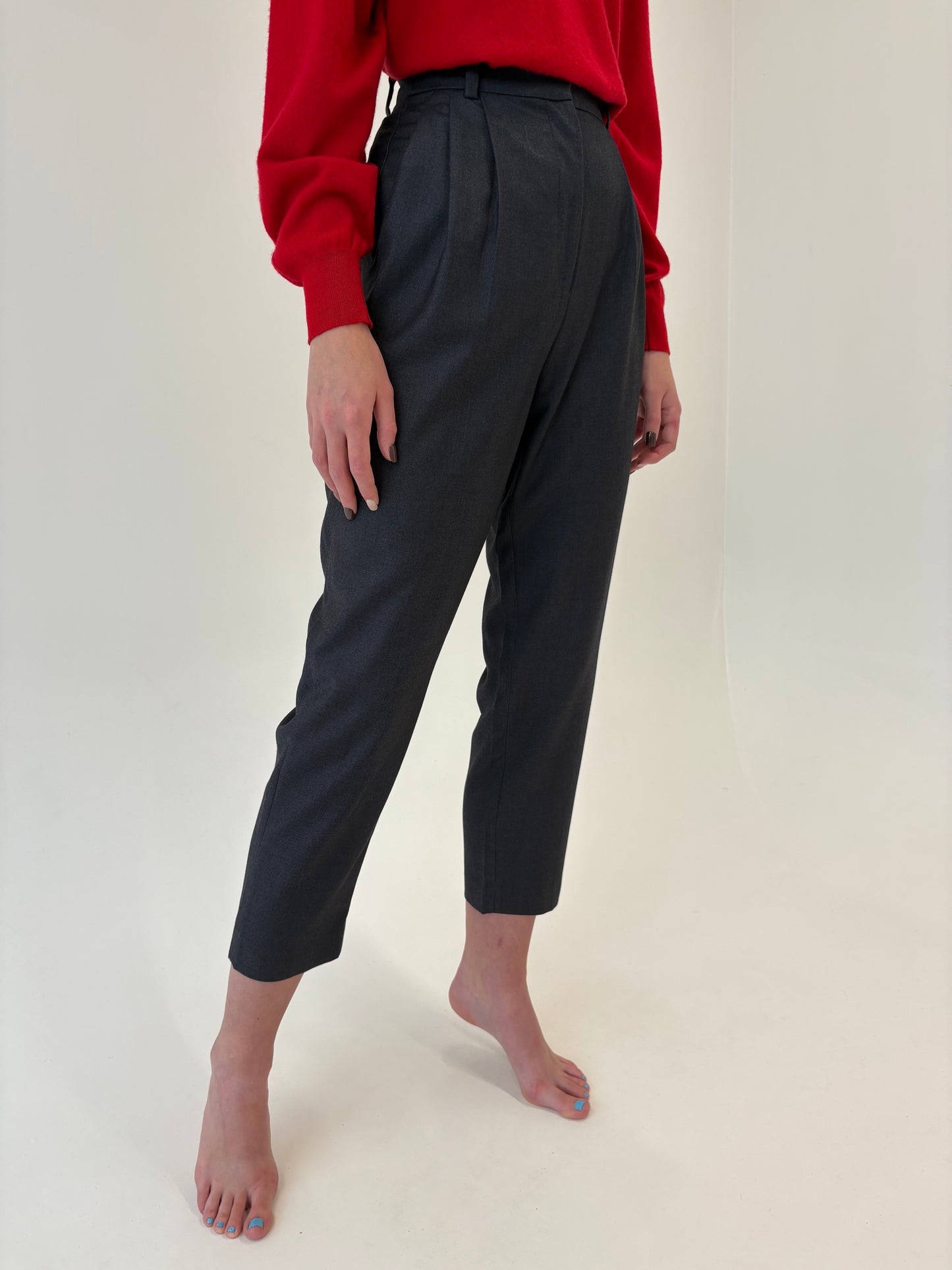 Pantaloni mom fit din stofita cu pense și talie ultra înaltă marcată
