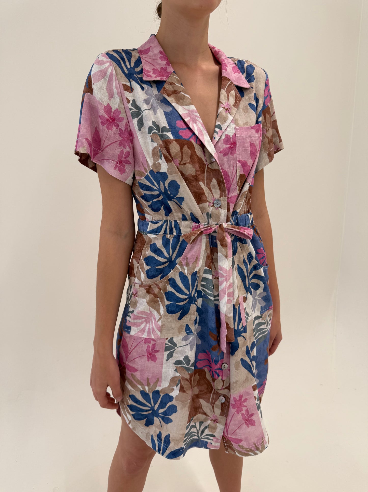 Rochie tip cămașă din pânză de in cu print floral și talie ultra înaltă reglabilă