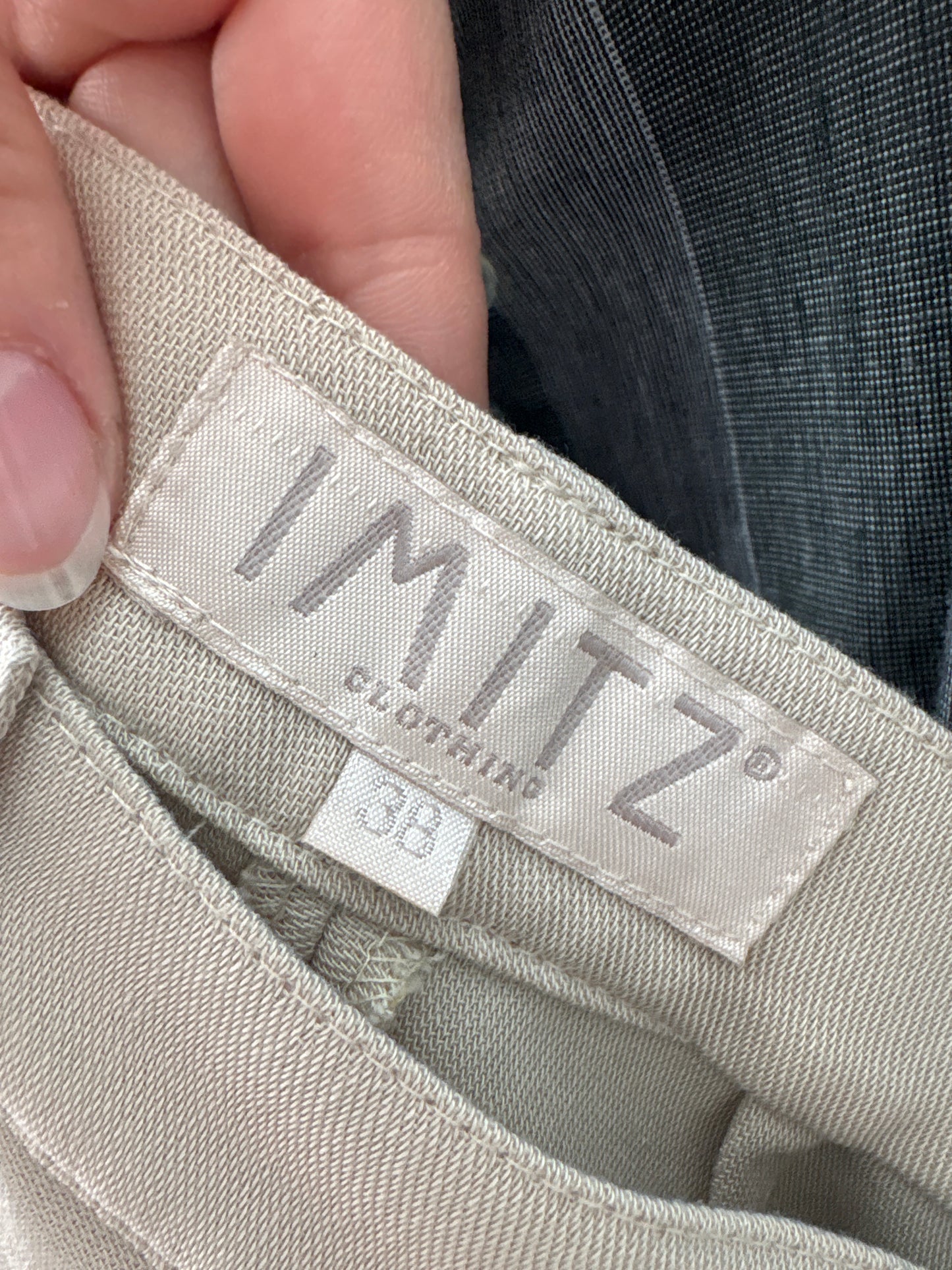 Pantaloni tall sand nude cu pense și talie extrem de înaltă