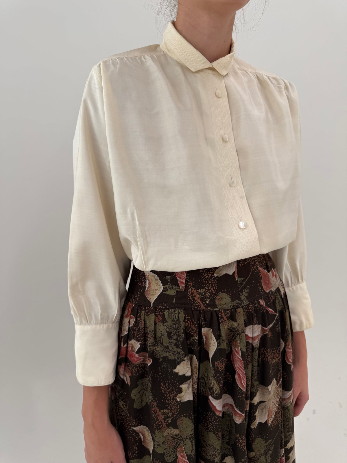 Cămașa vintage petite din shantung de mătase naturală în croi retro modern